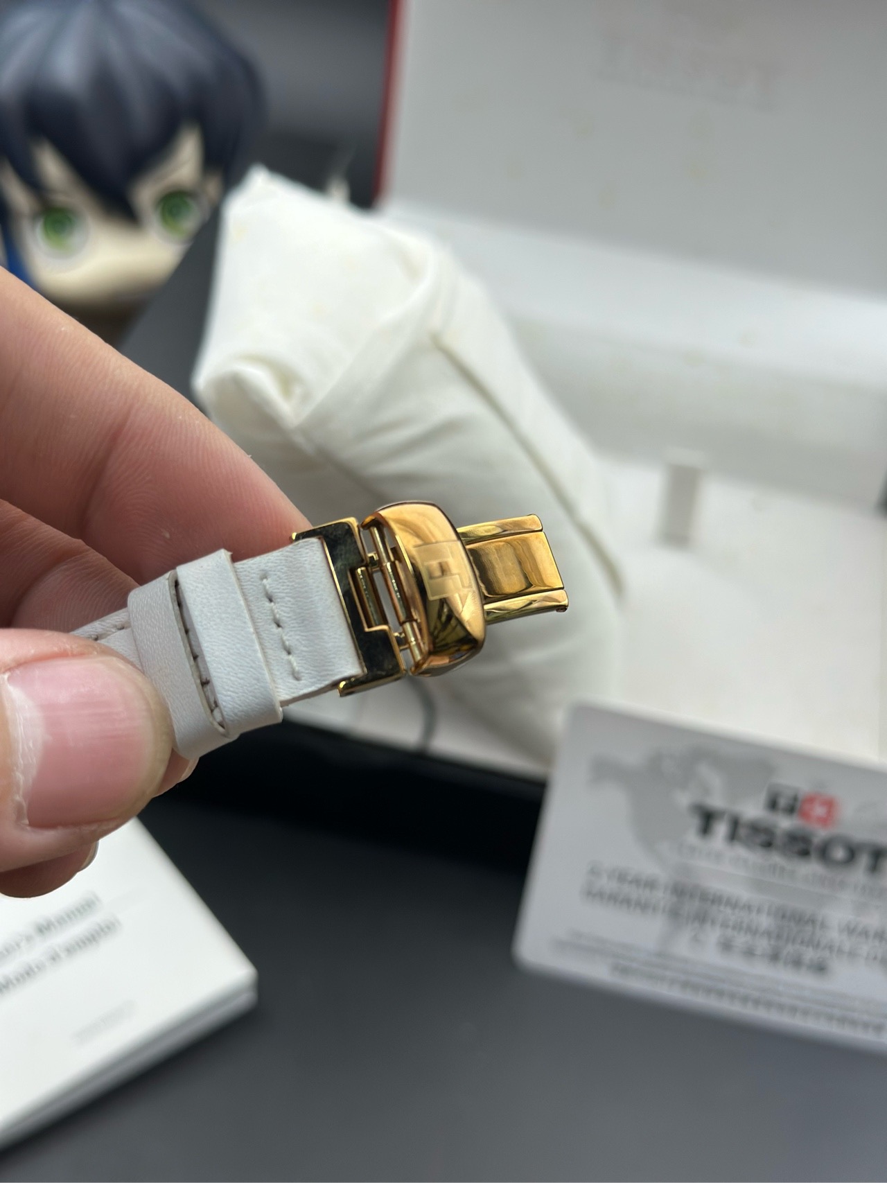 Tissot T050.207.37.017.04 detail 4