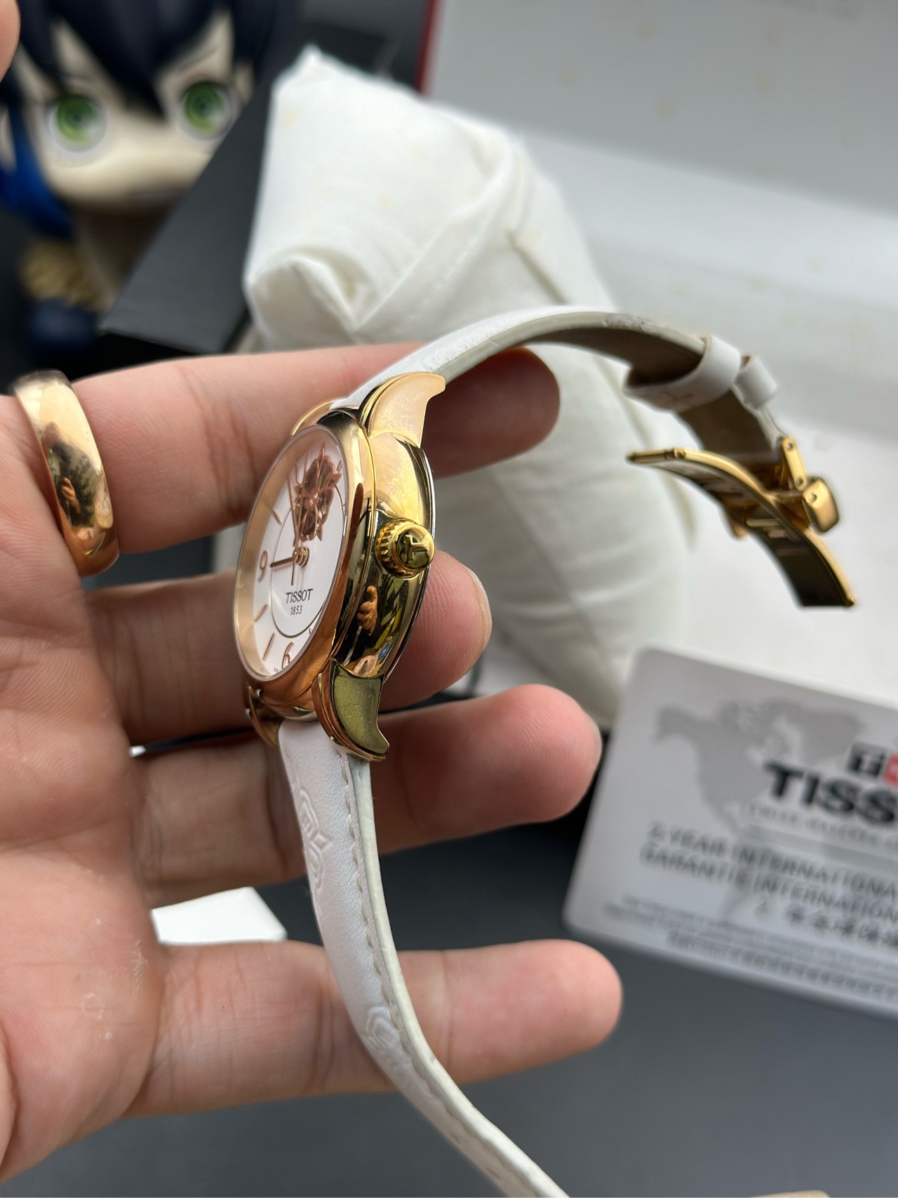 Tissot T050.207.37.017.04 detail 3