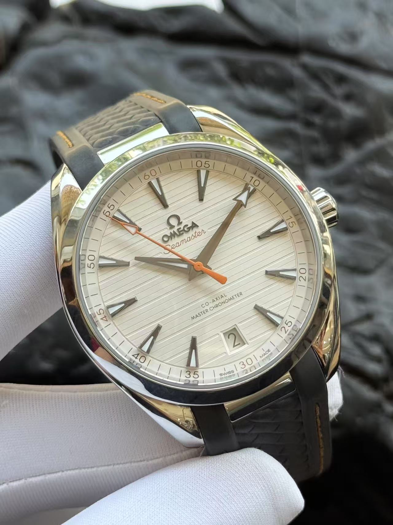 Omega 220.12.41.21.02.002
