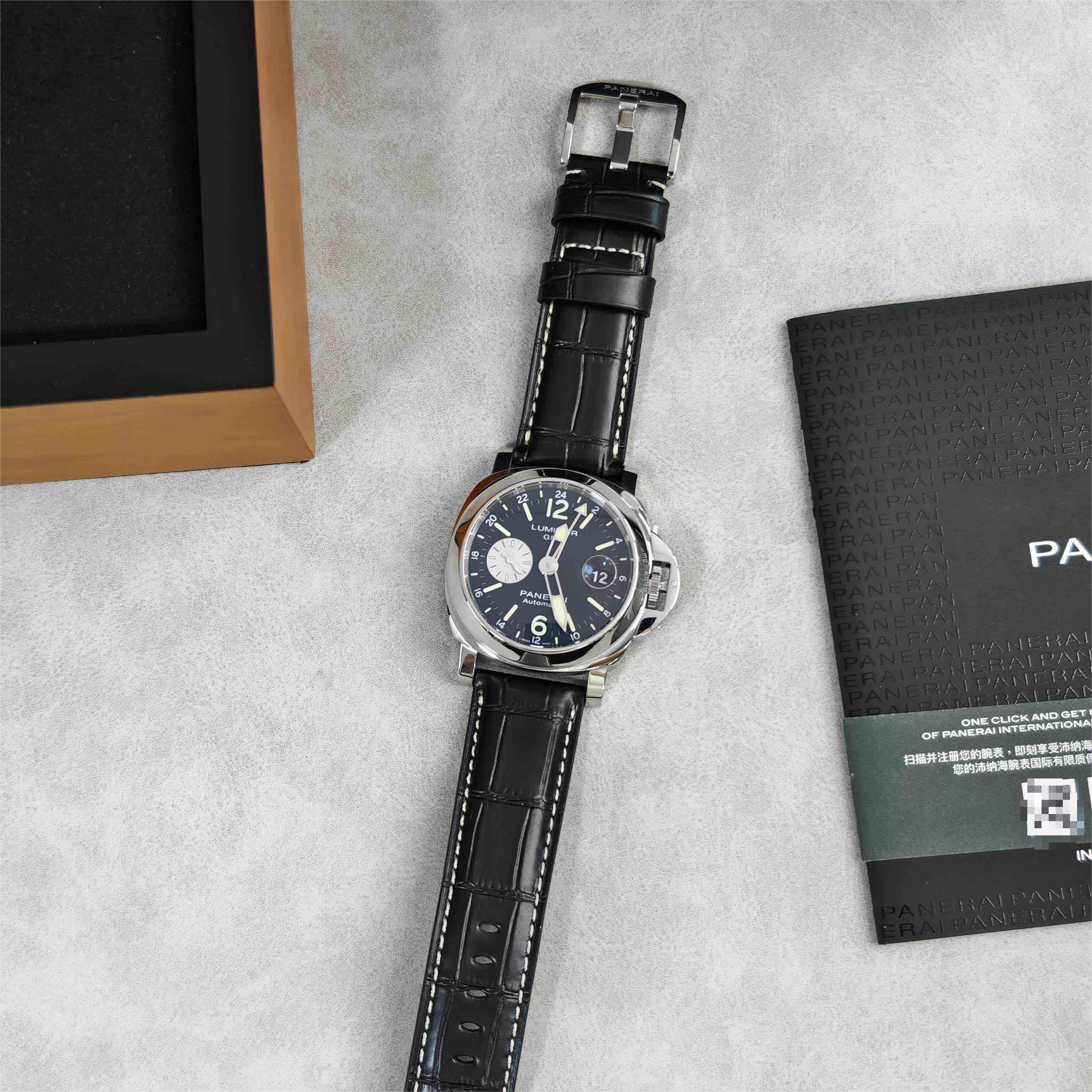 Panerai PAM01088 detail 1