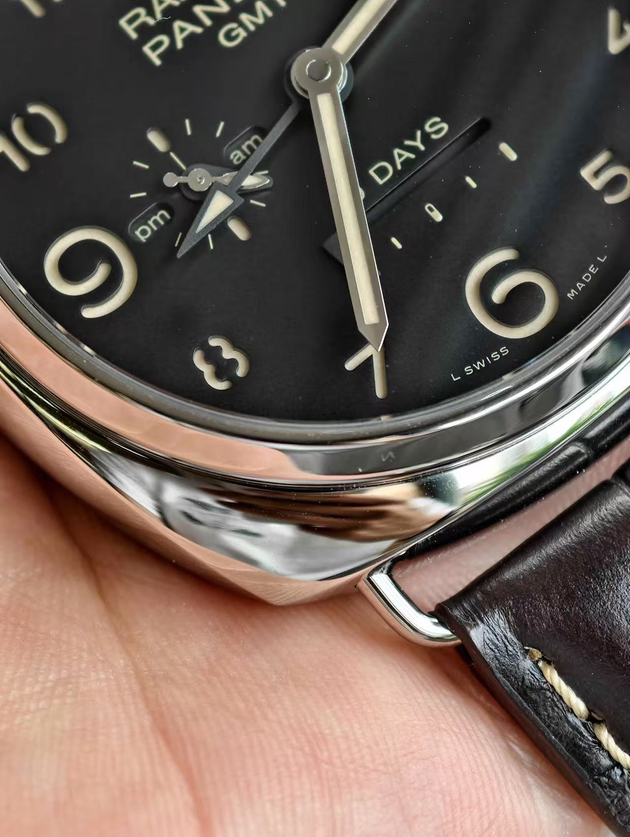 Panerai PAM00472 detail 2