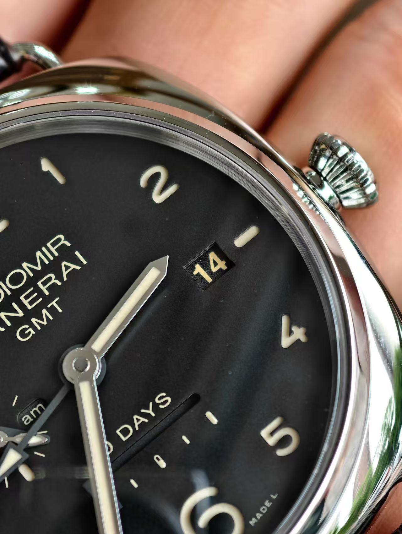 Panerai PAM00472 detail 1