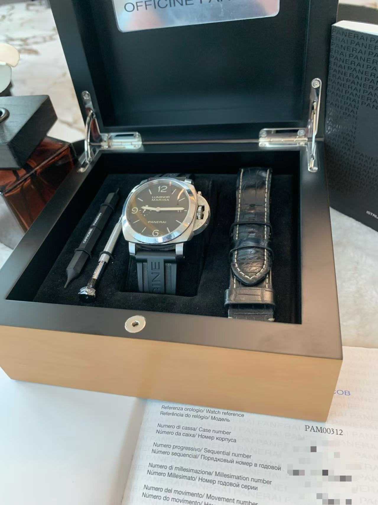 Panerai PAM00608 detail 7