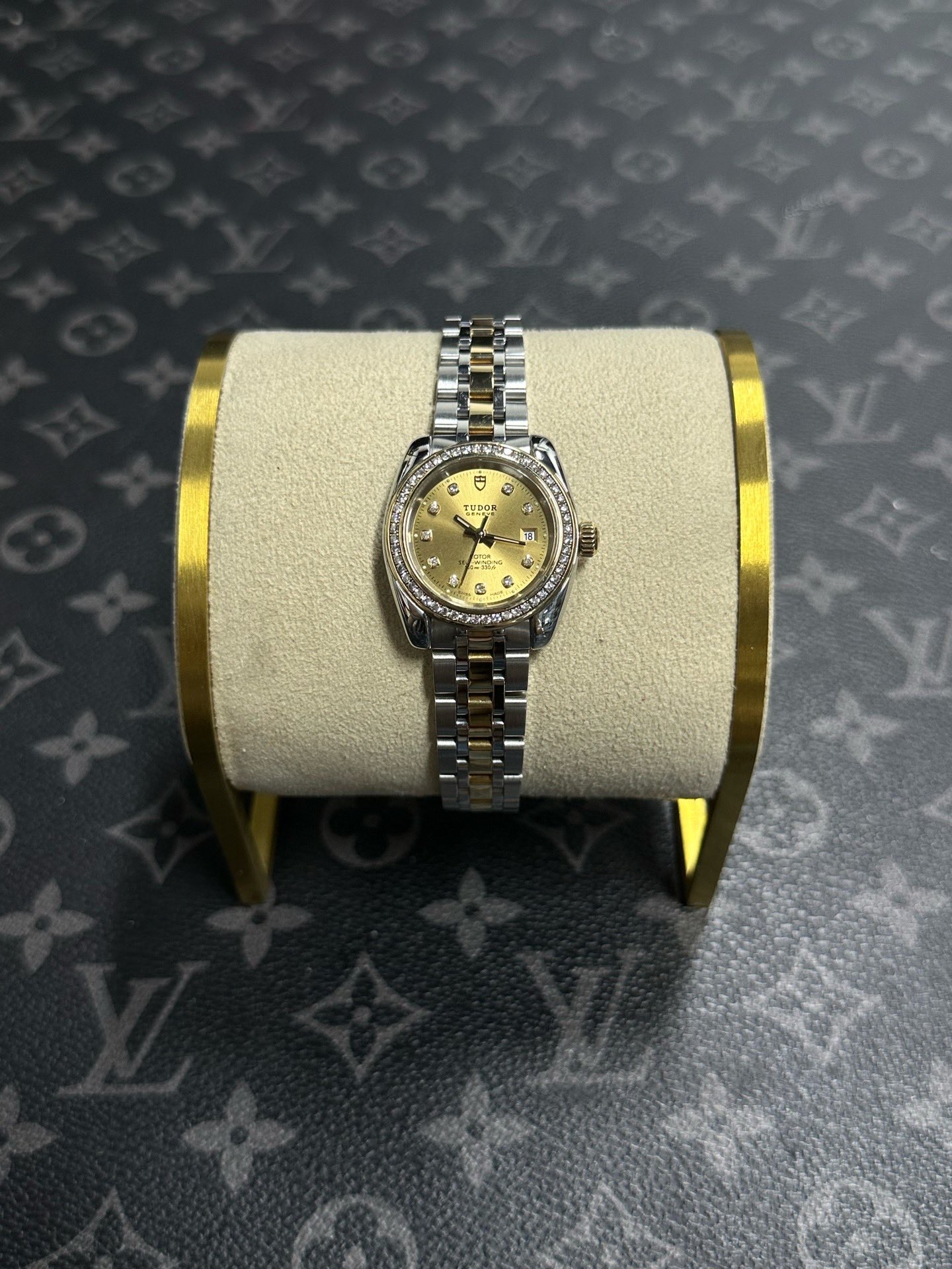 Tudor M22023-0010 detail 2