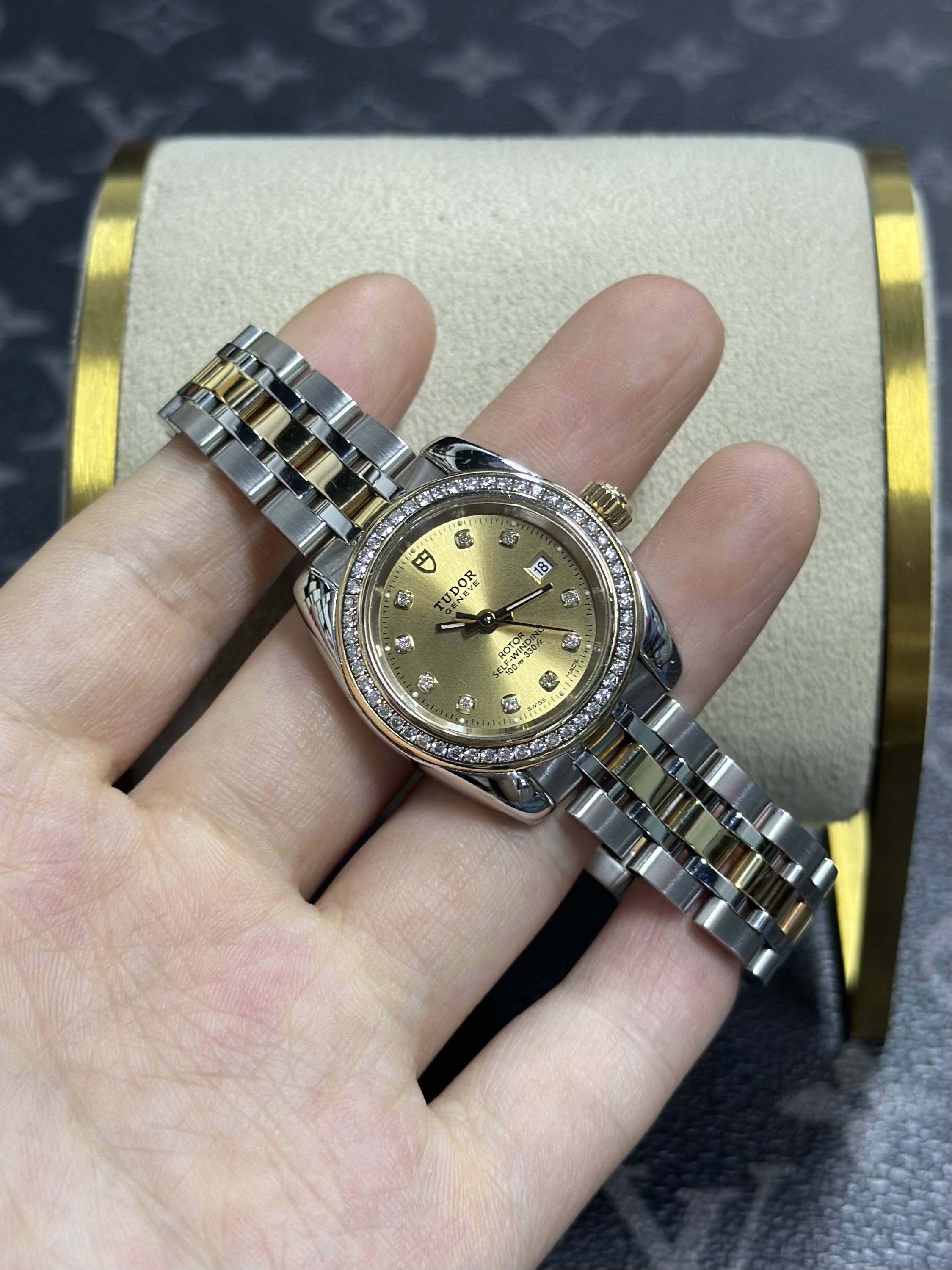 Tudor M22023-0010 detail 1