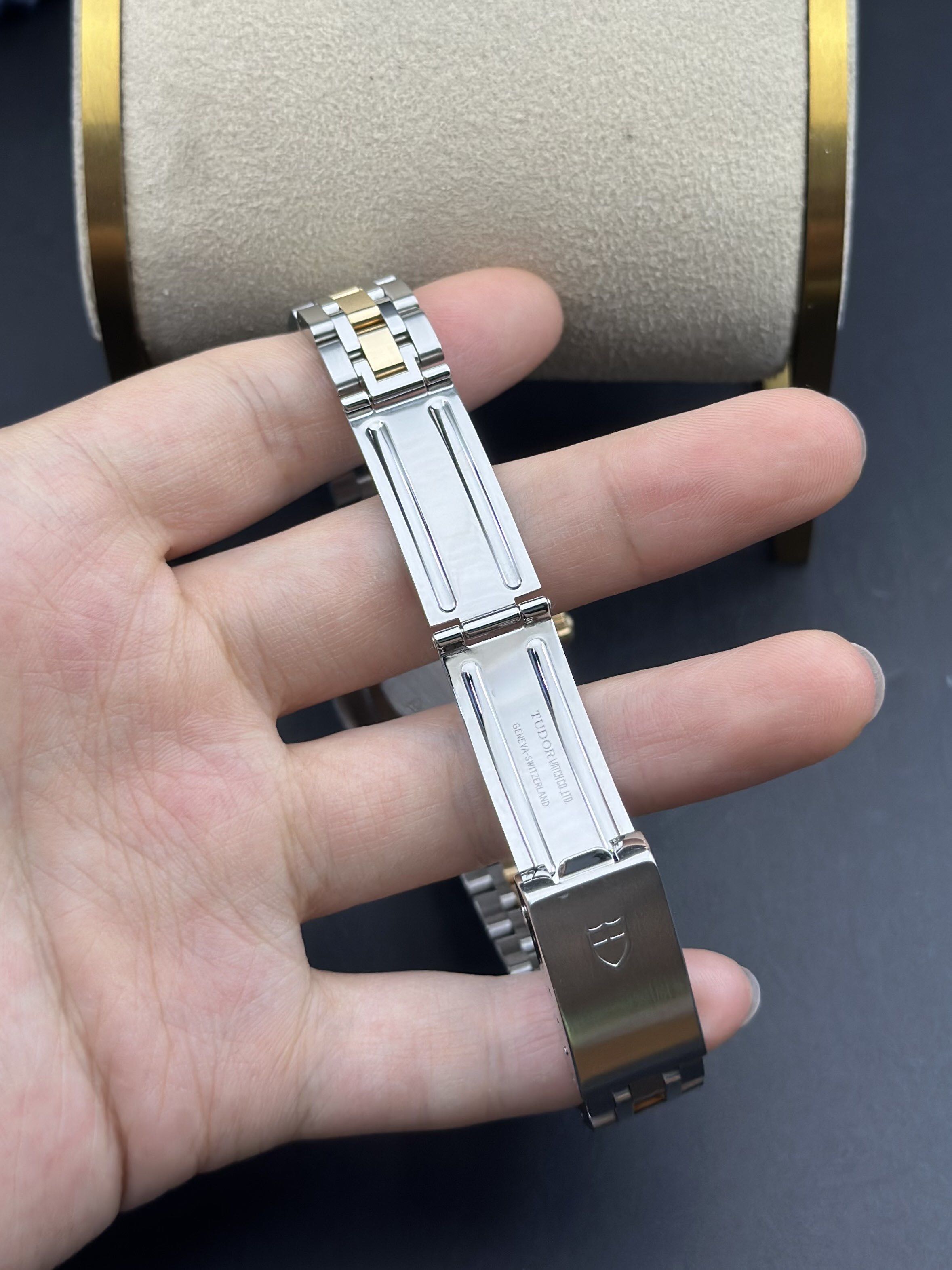 Tudor M22023-0010 detail 5