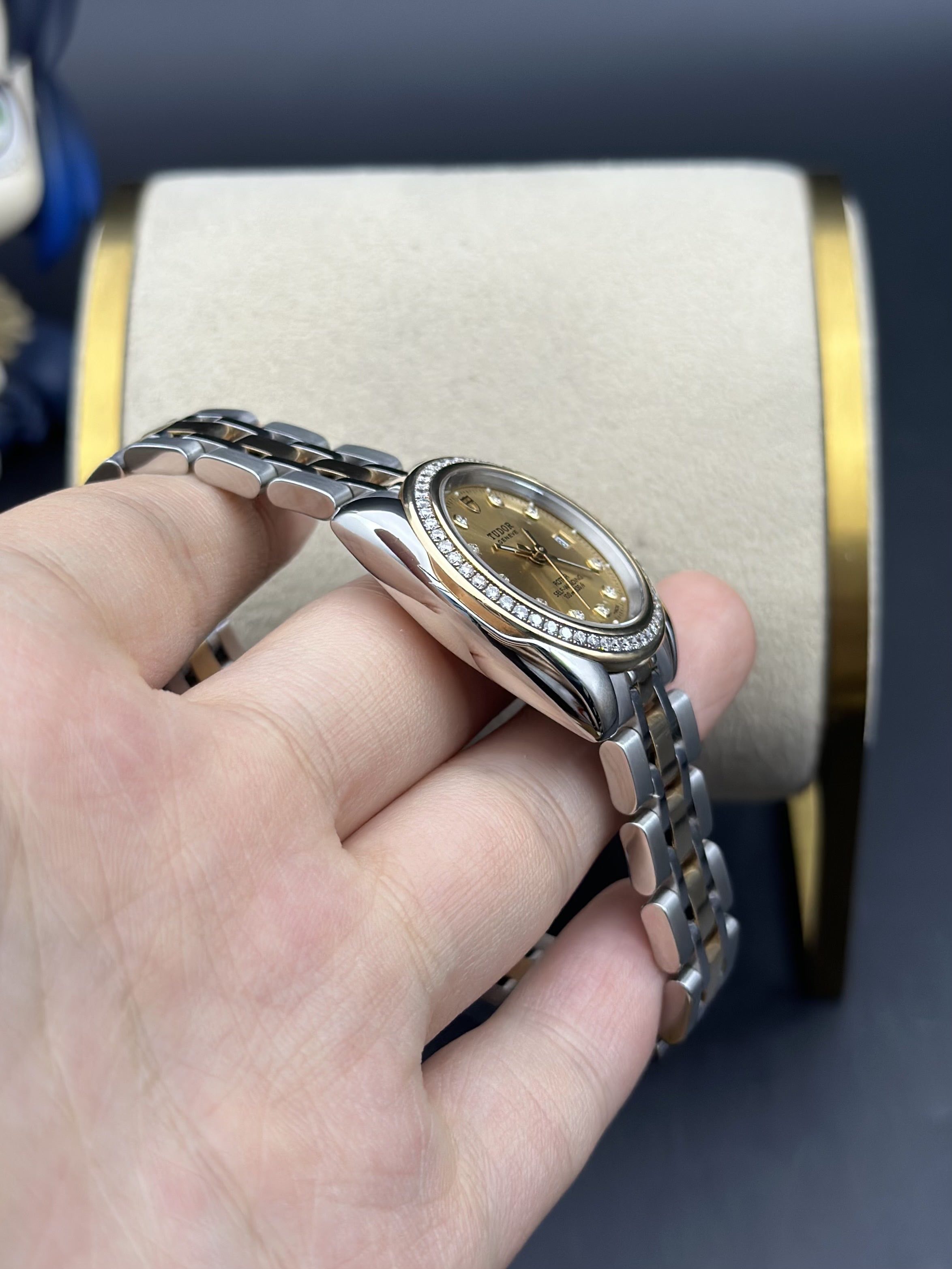 Tudor M22023-0010 detail 3