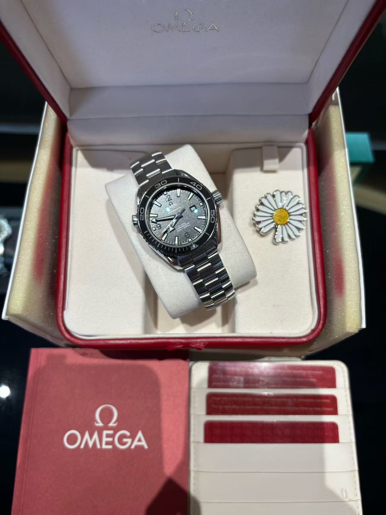 Omega 232.30.38.20.01.001 detail 5