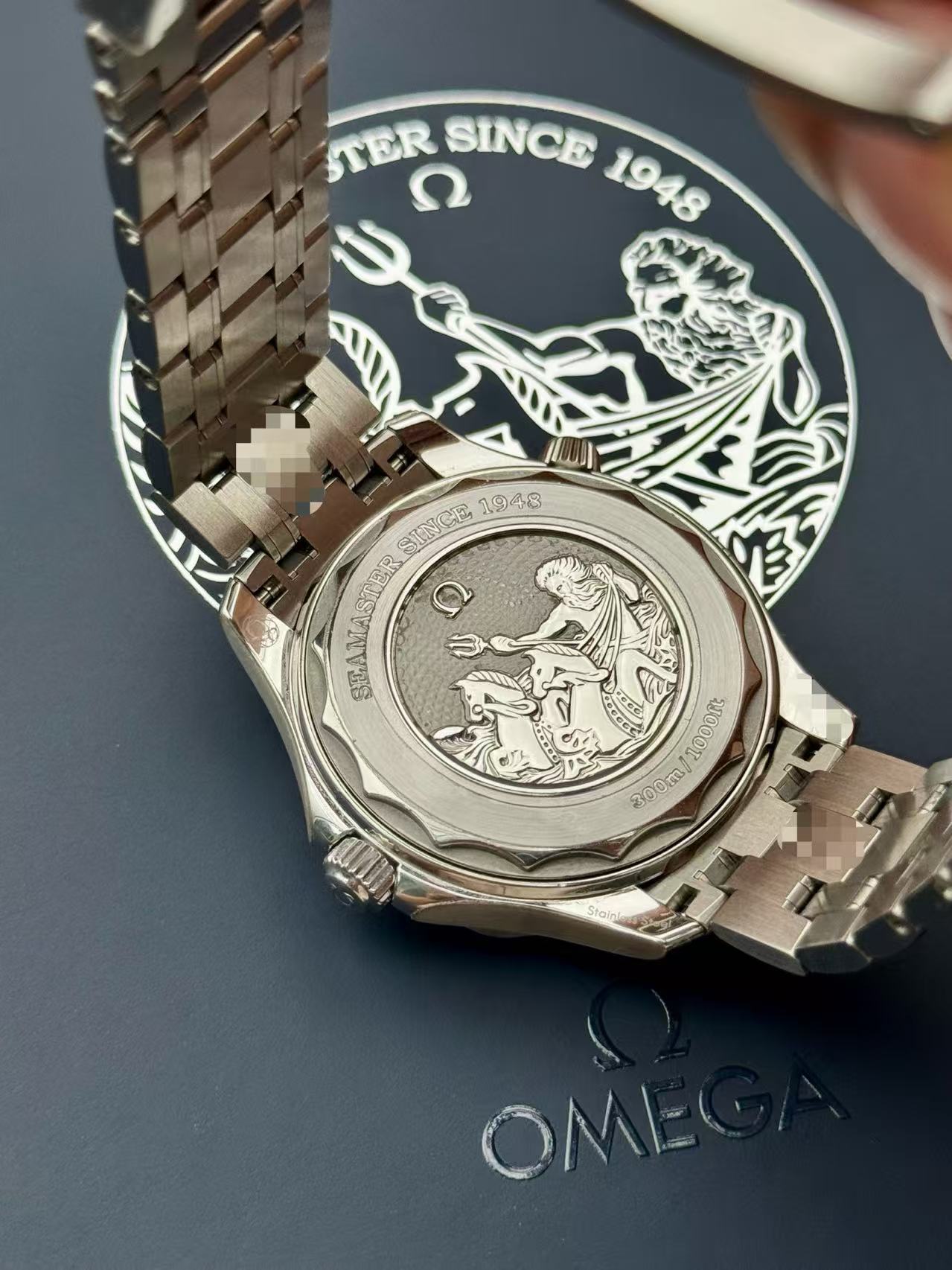 Omega 210.30.42.20.03.003 detail 4