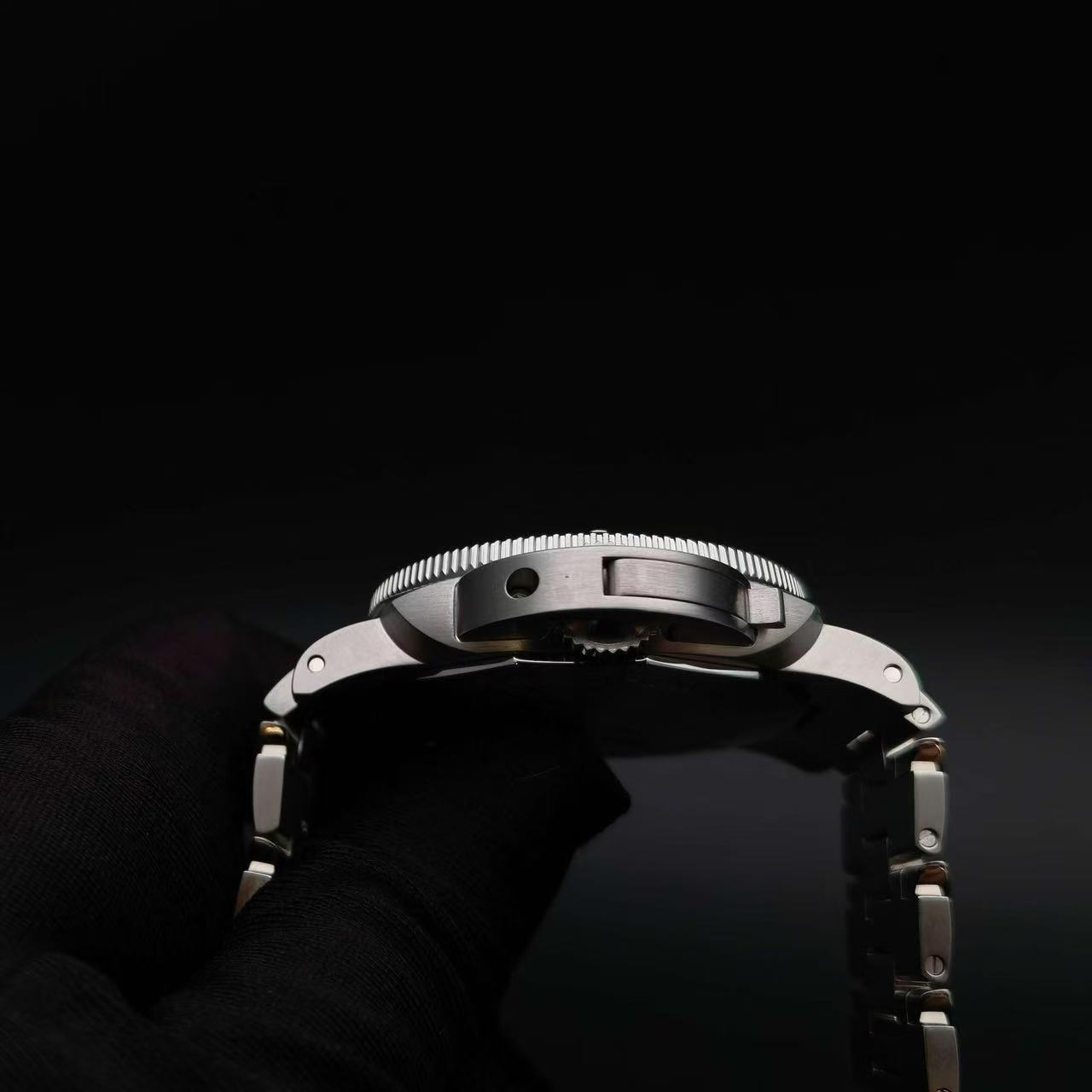 Panerai PAM01068 detail 3