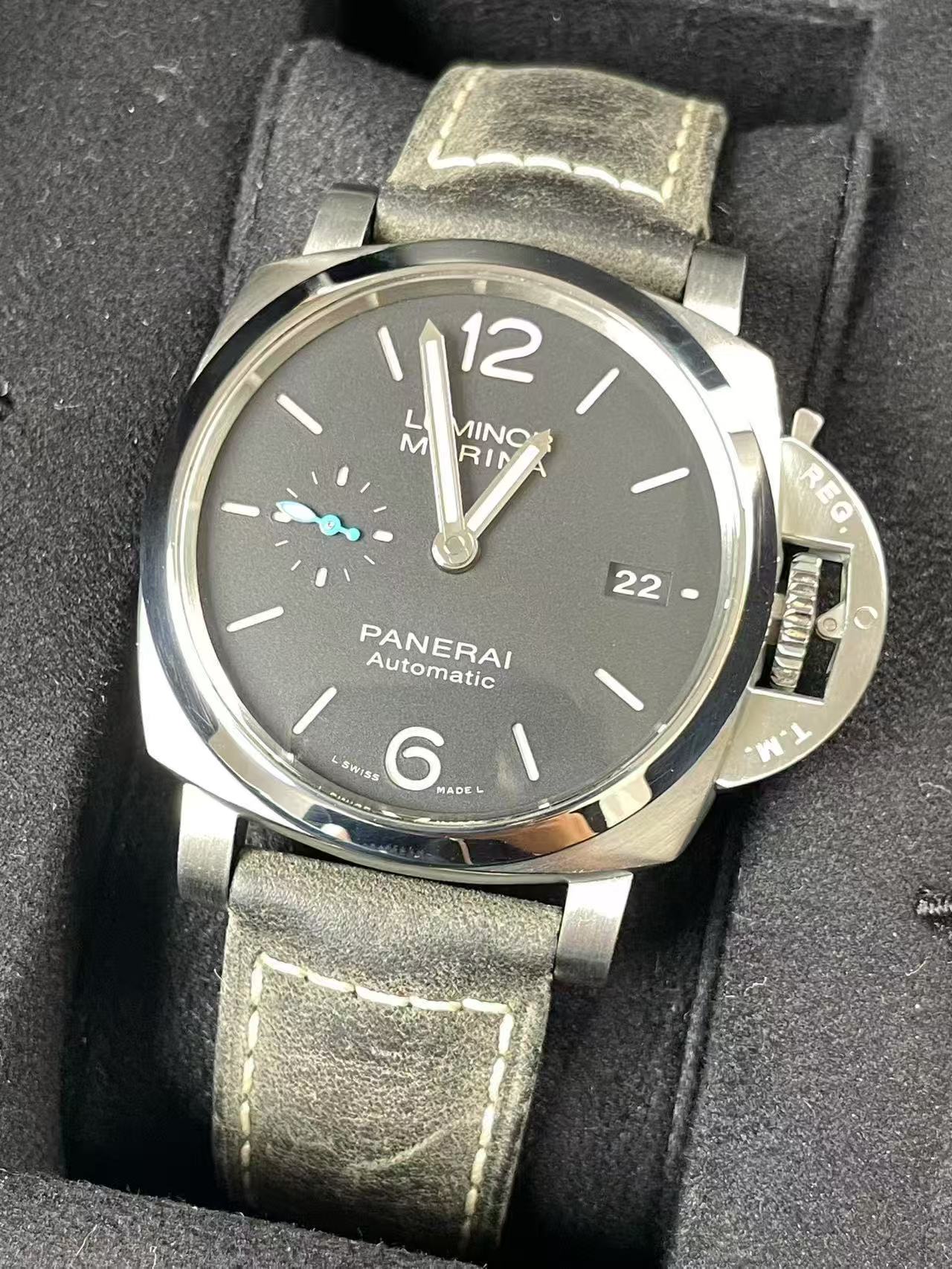 Panerai PAM02392 detail 1