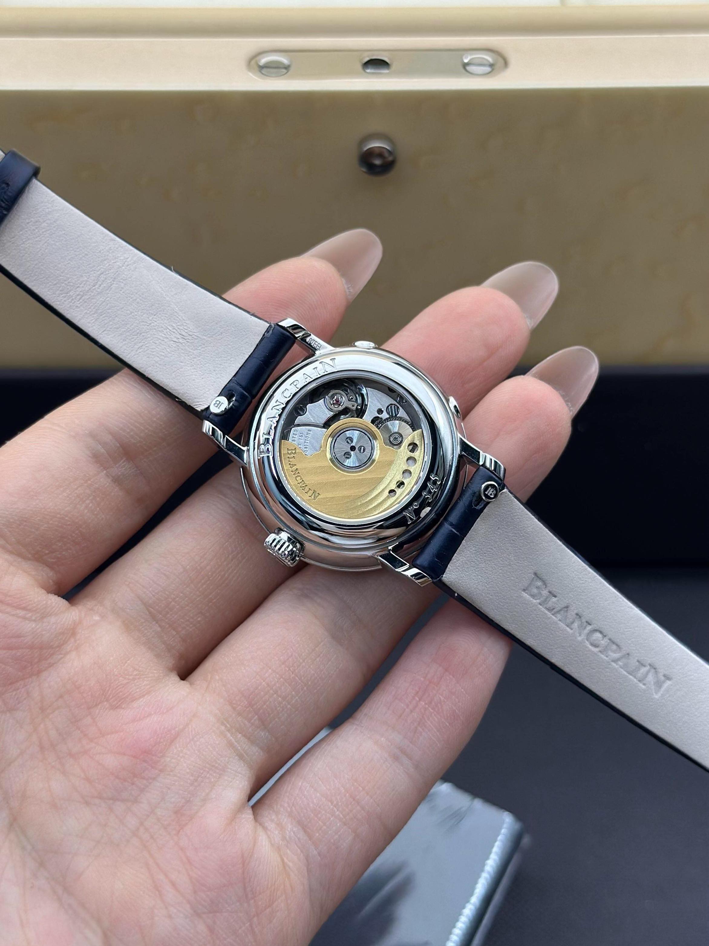 Blancpain 6106-1127-55A detail 6