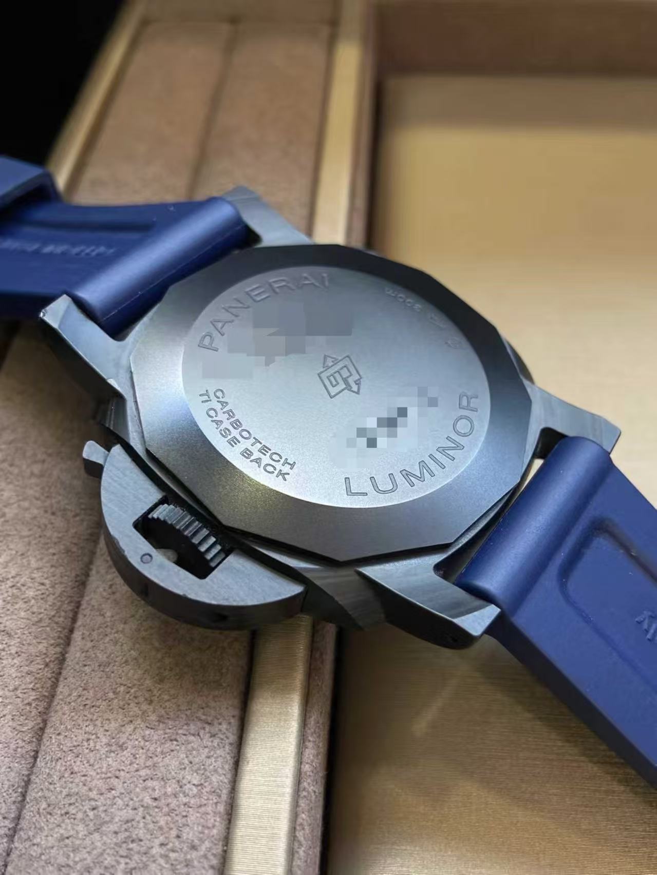 Panerai PAM01664 detail 4