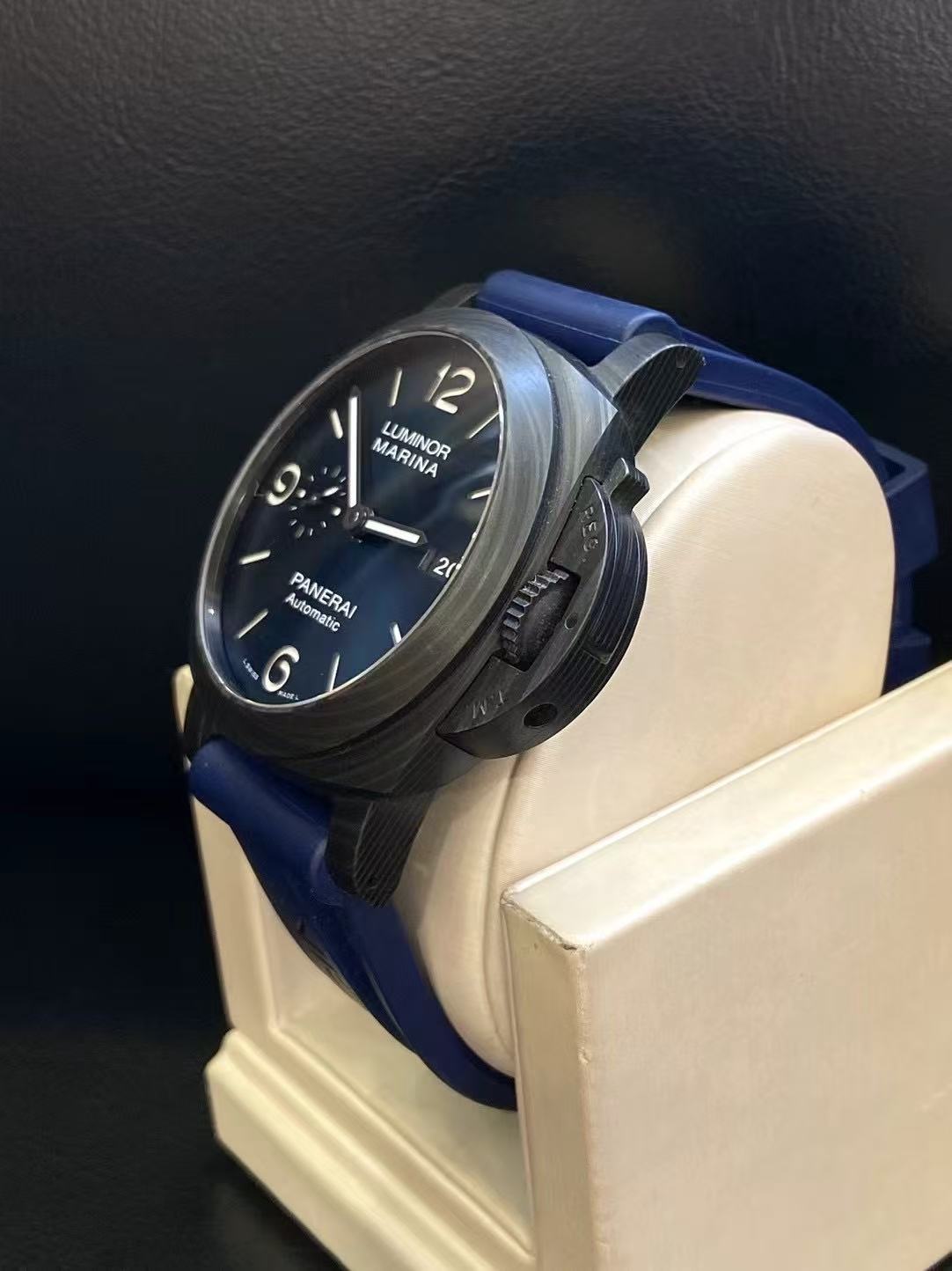 Panerai PAM01664 detail 2