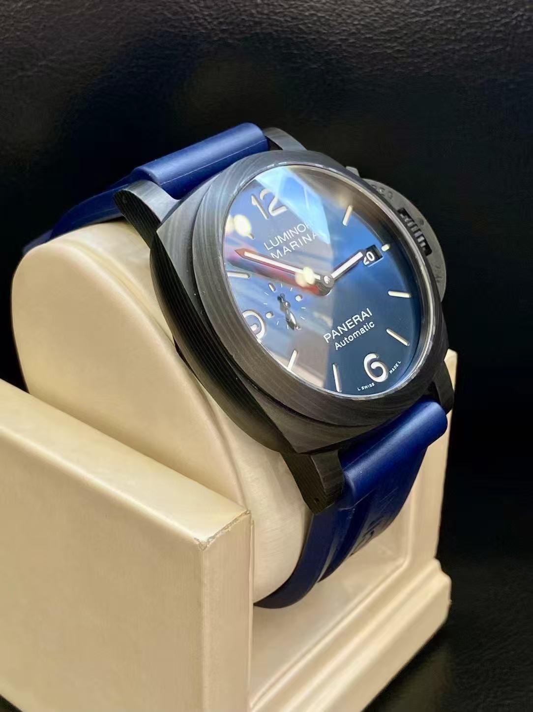 Panerai PAM01664 detail 3