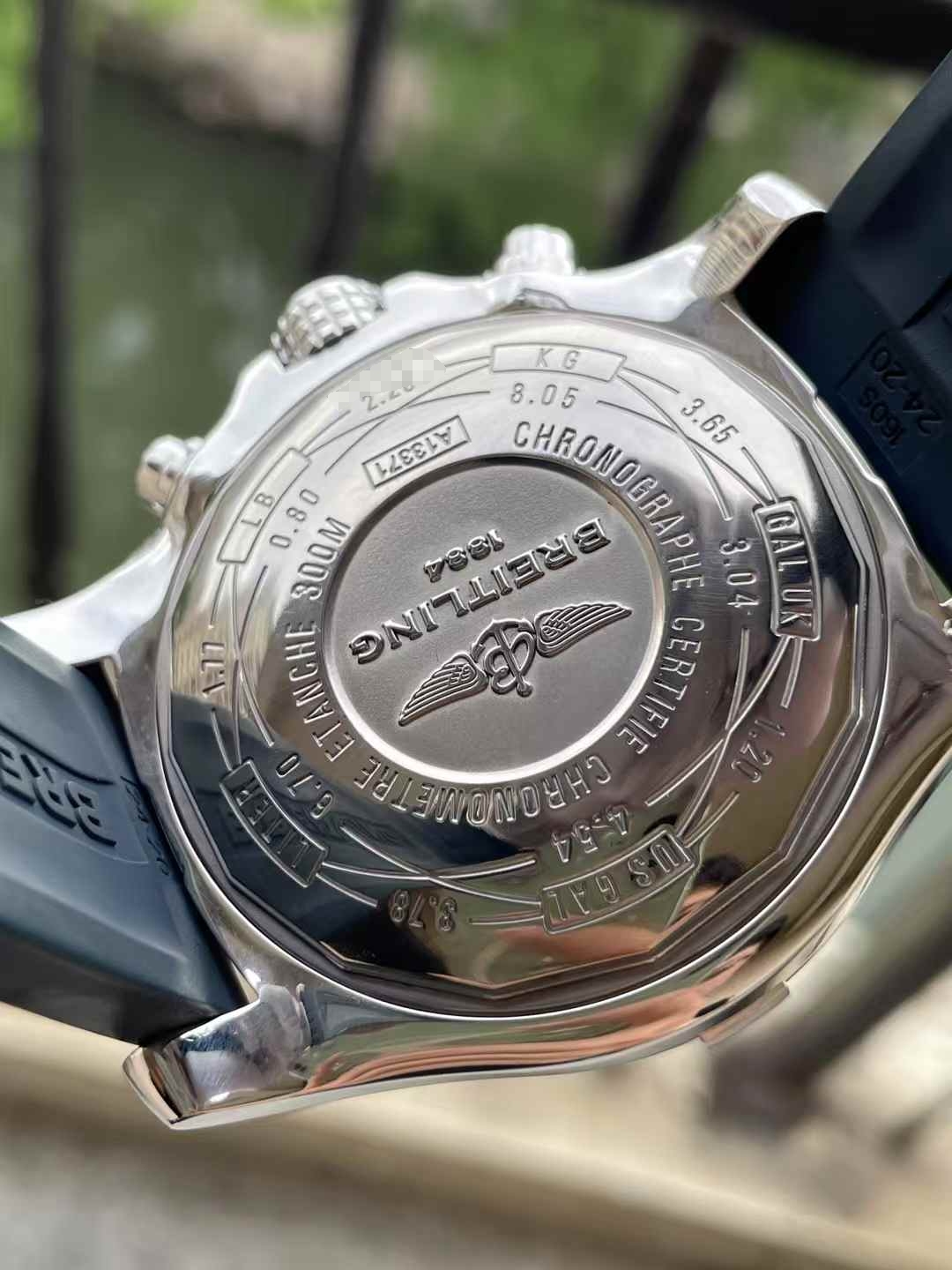 Breitling A13371111 detail 4