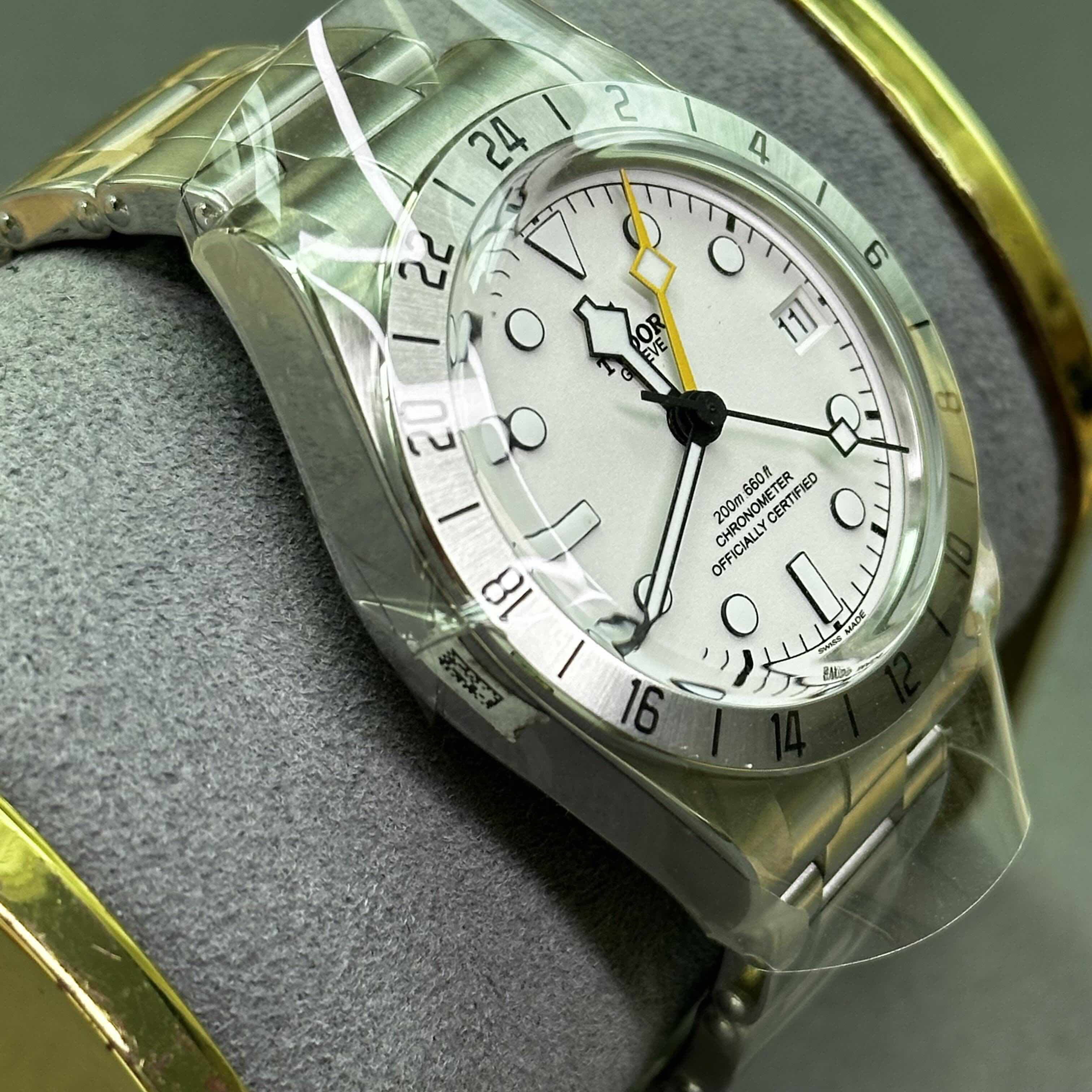 Tudor M79470-0004 detail 2