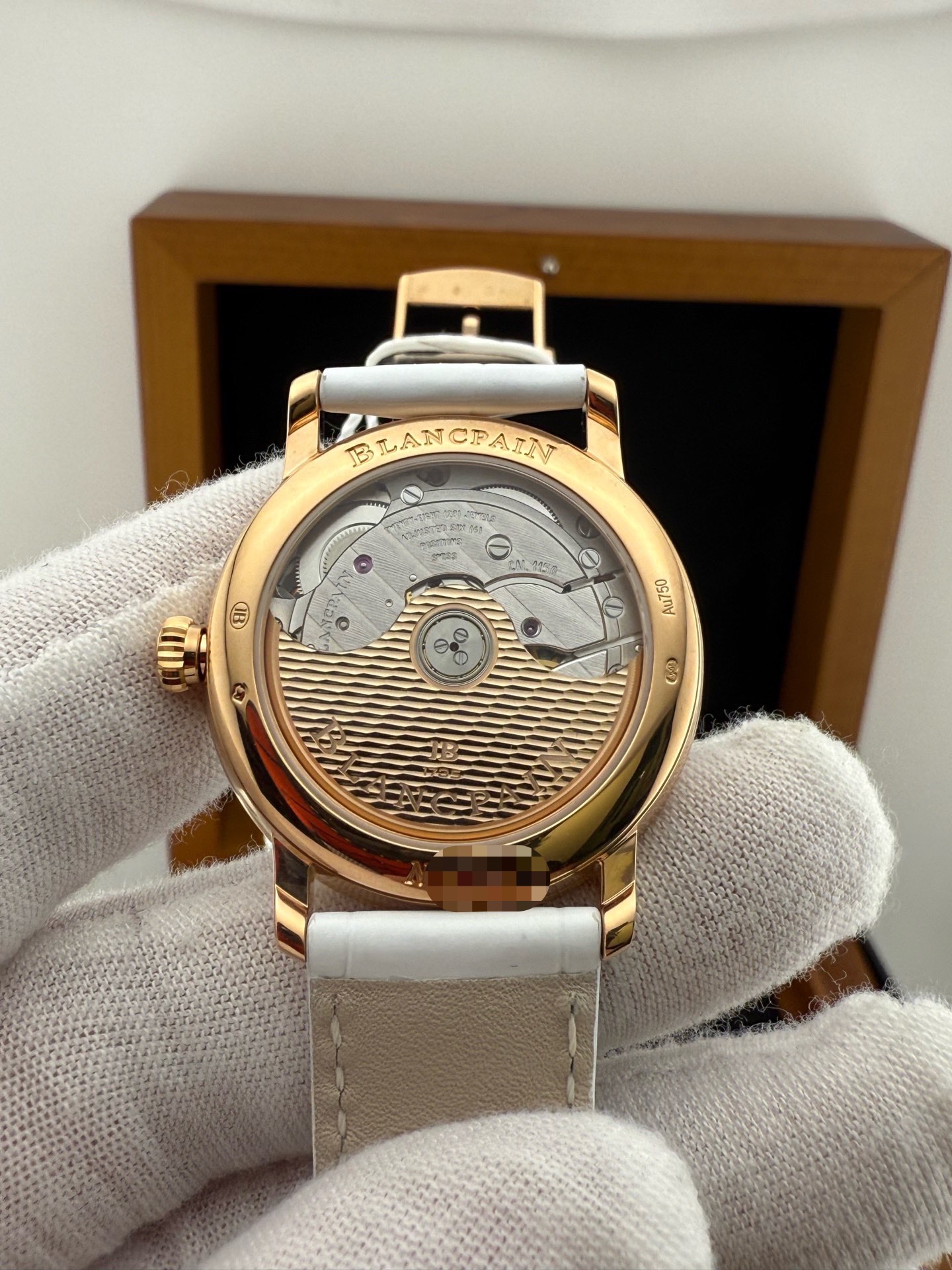 Blancpain 6604 2944 55A detail 2