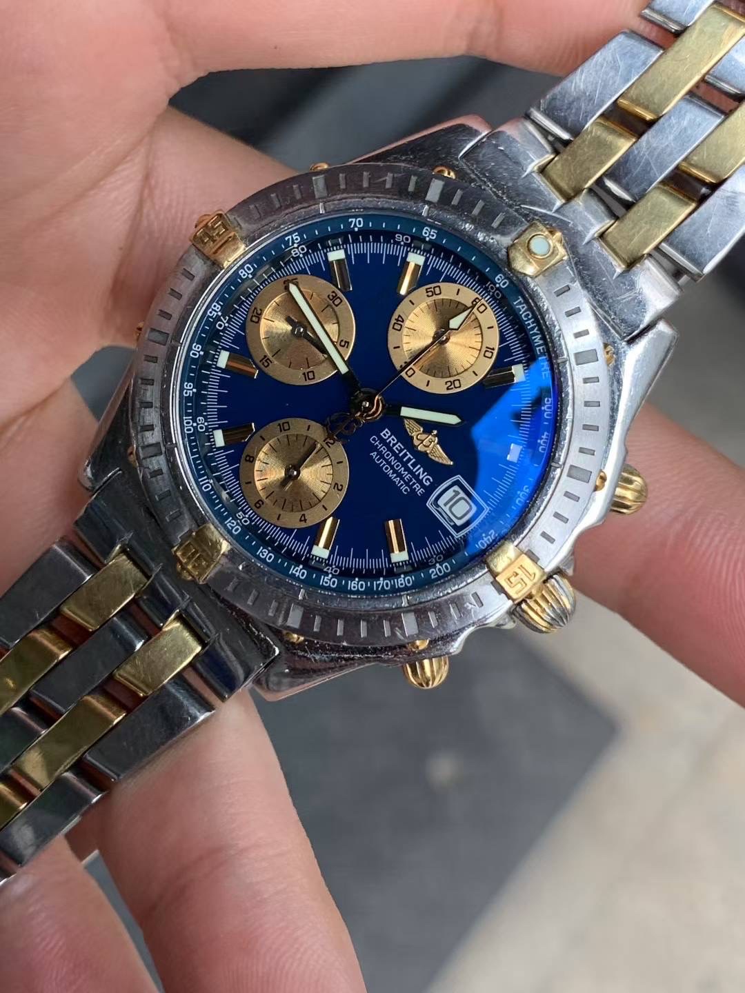 Breitling B13352 detail 2