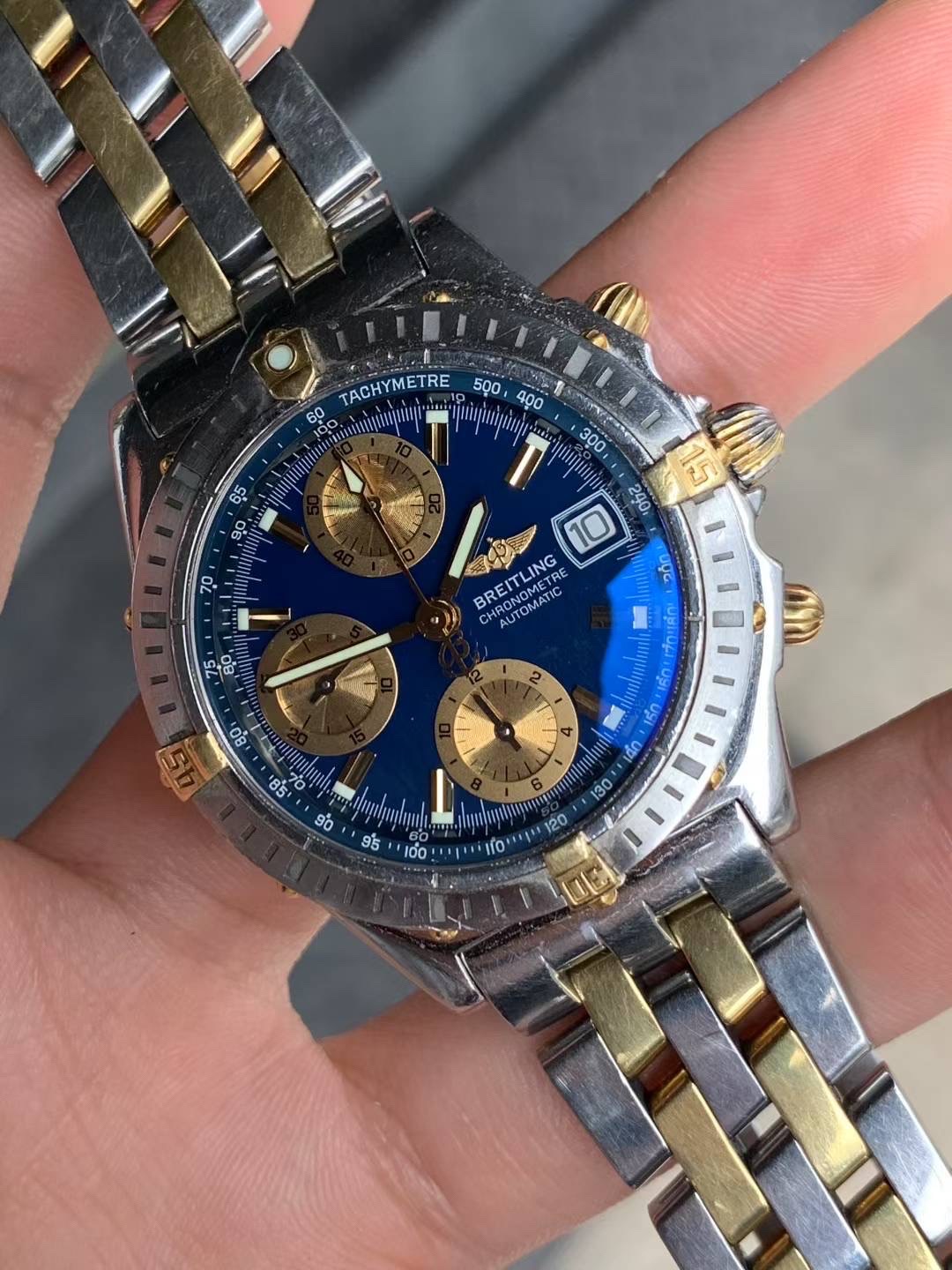 Breitling B13352 detail 1