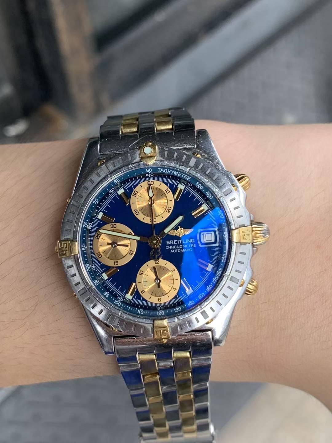 Breitling B13352 detail 4