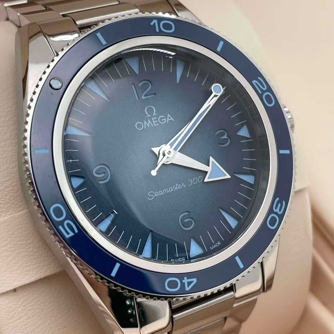 Omega 234.30.41.21.03.002 detail 2