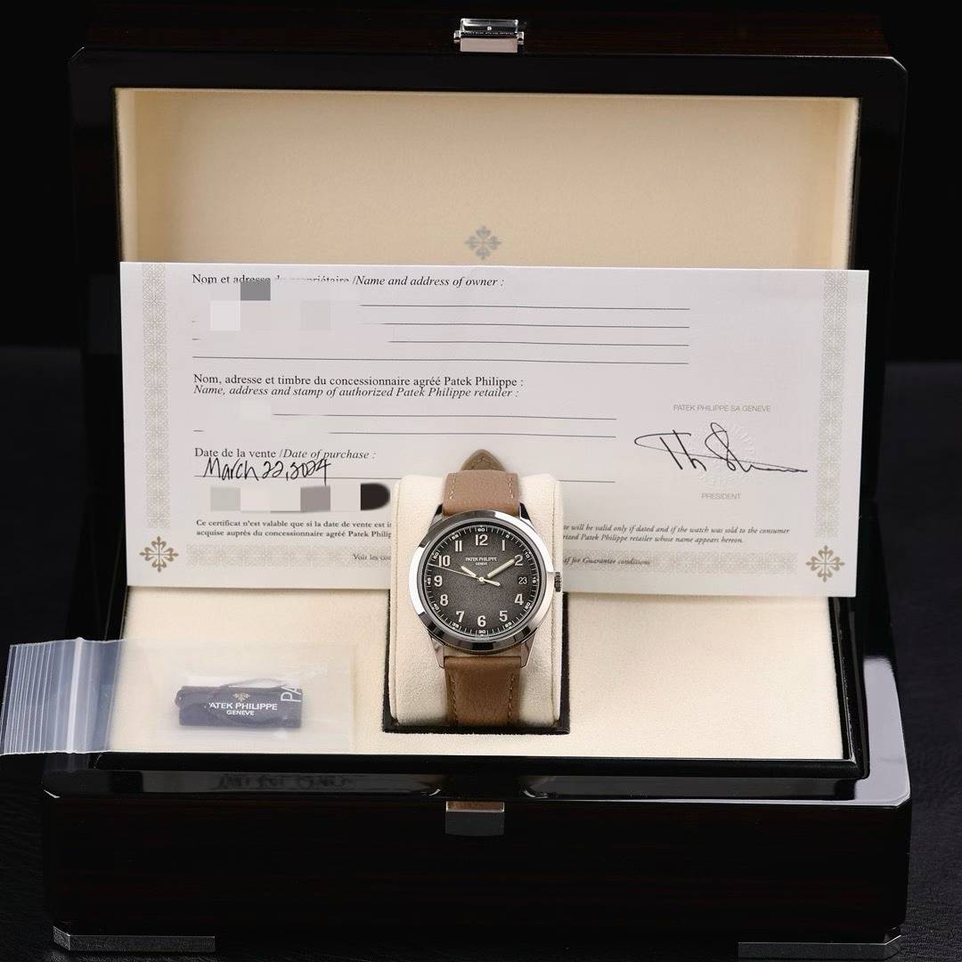 Patek Philippe 5226G-001 detail 1