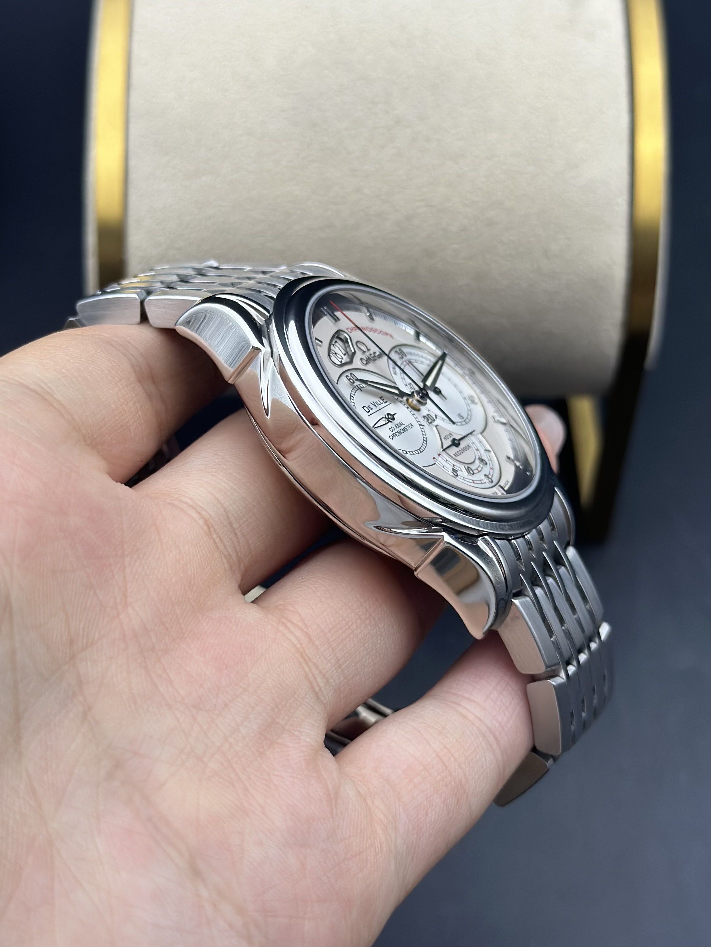 Omega 4550.30.00 detail 2
