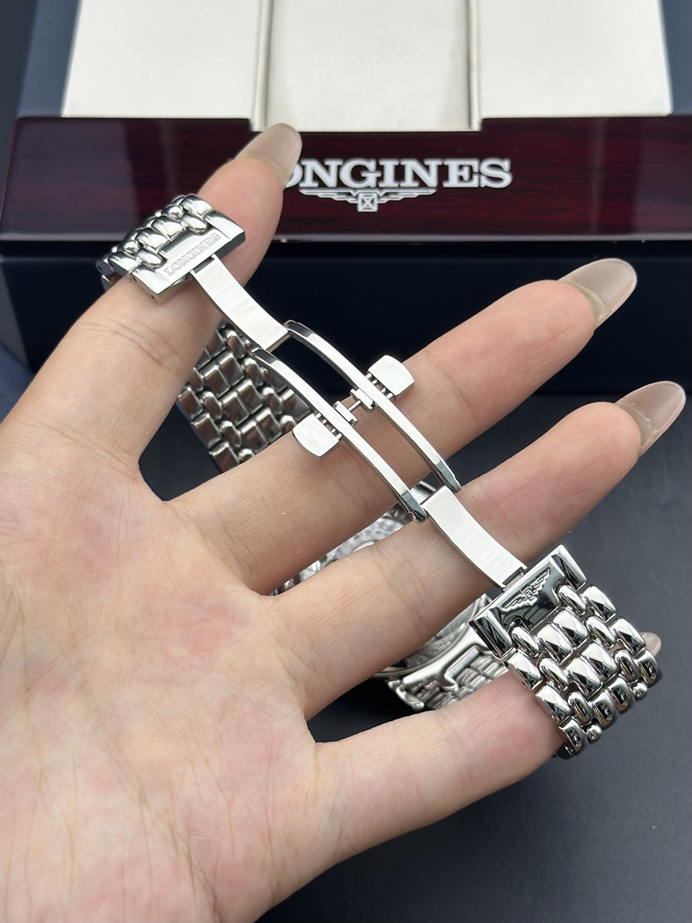 Longines L4.805.4.11.6 detail 4