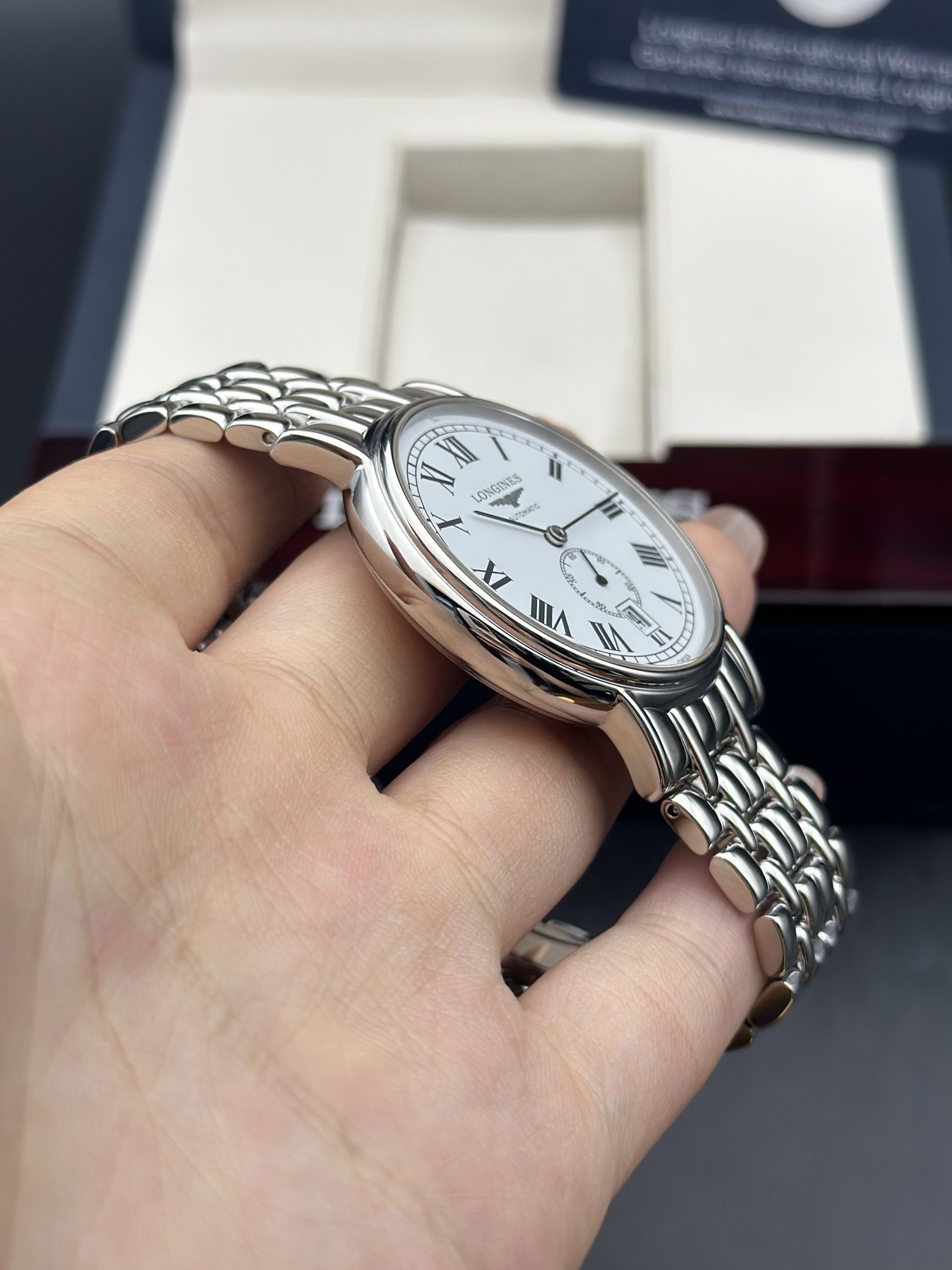 Longines L4.805.4.11.6 detail 2