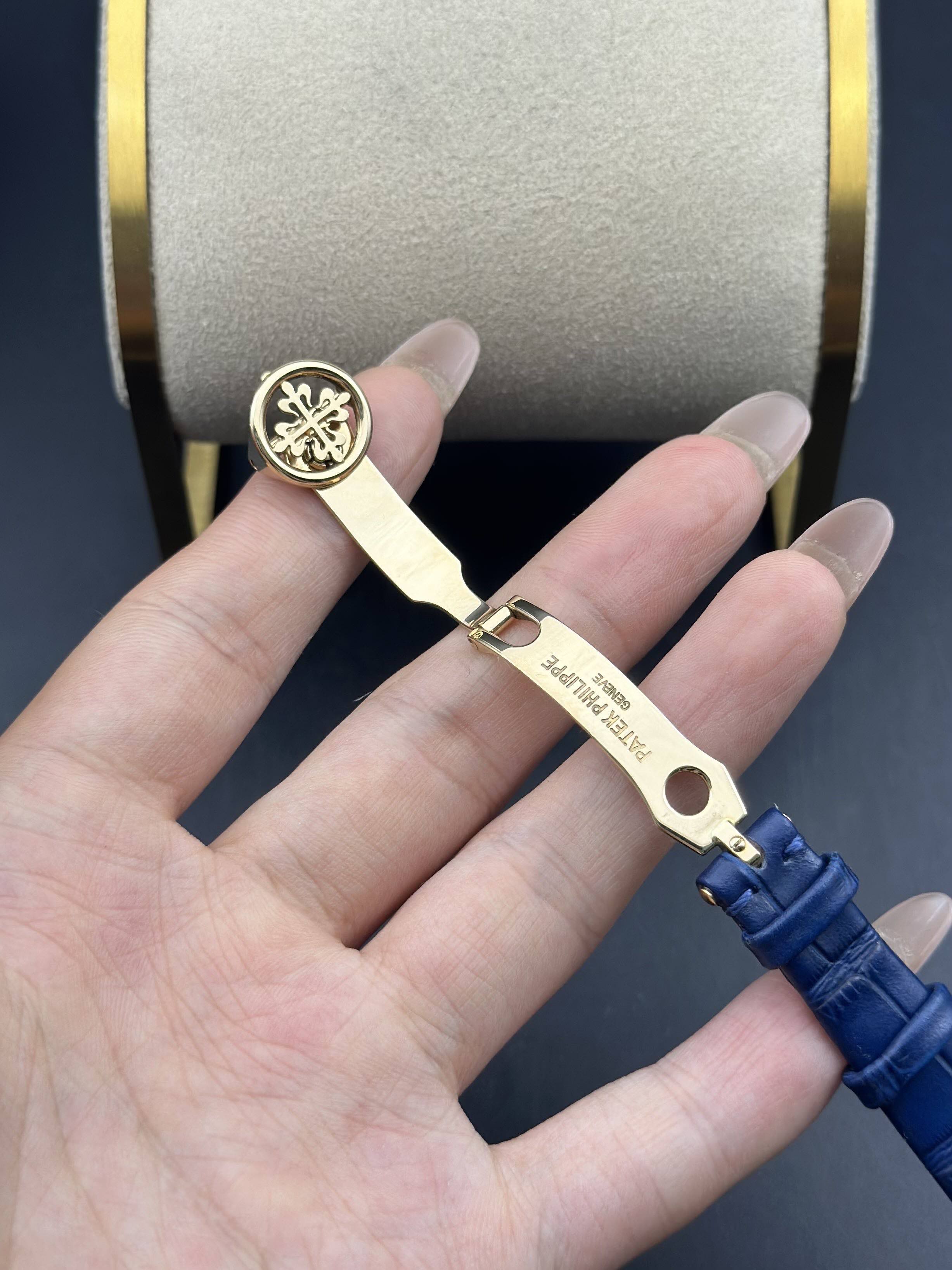 Patek Philippe 4890J-001 detail 5
