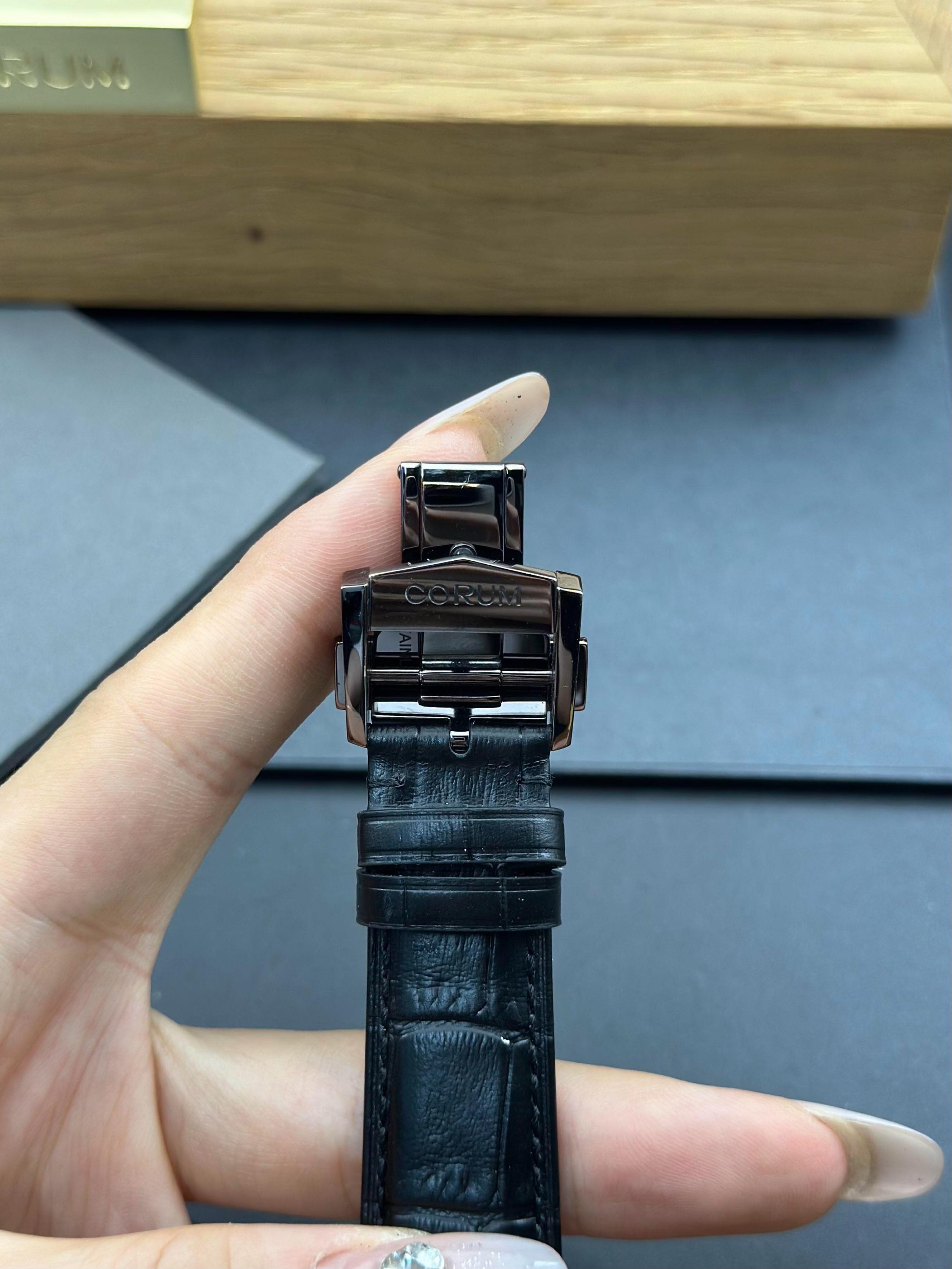Corum 395.101.53 / 0F03 detail 4