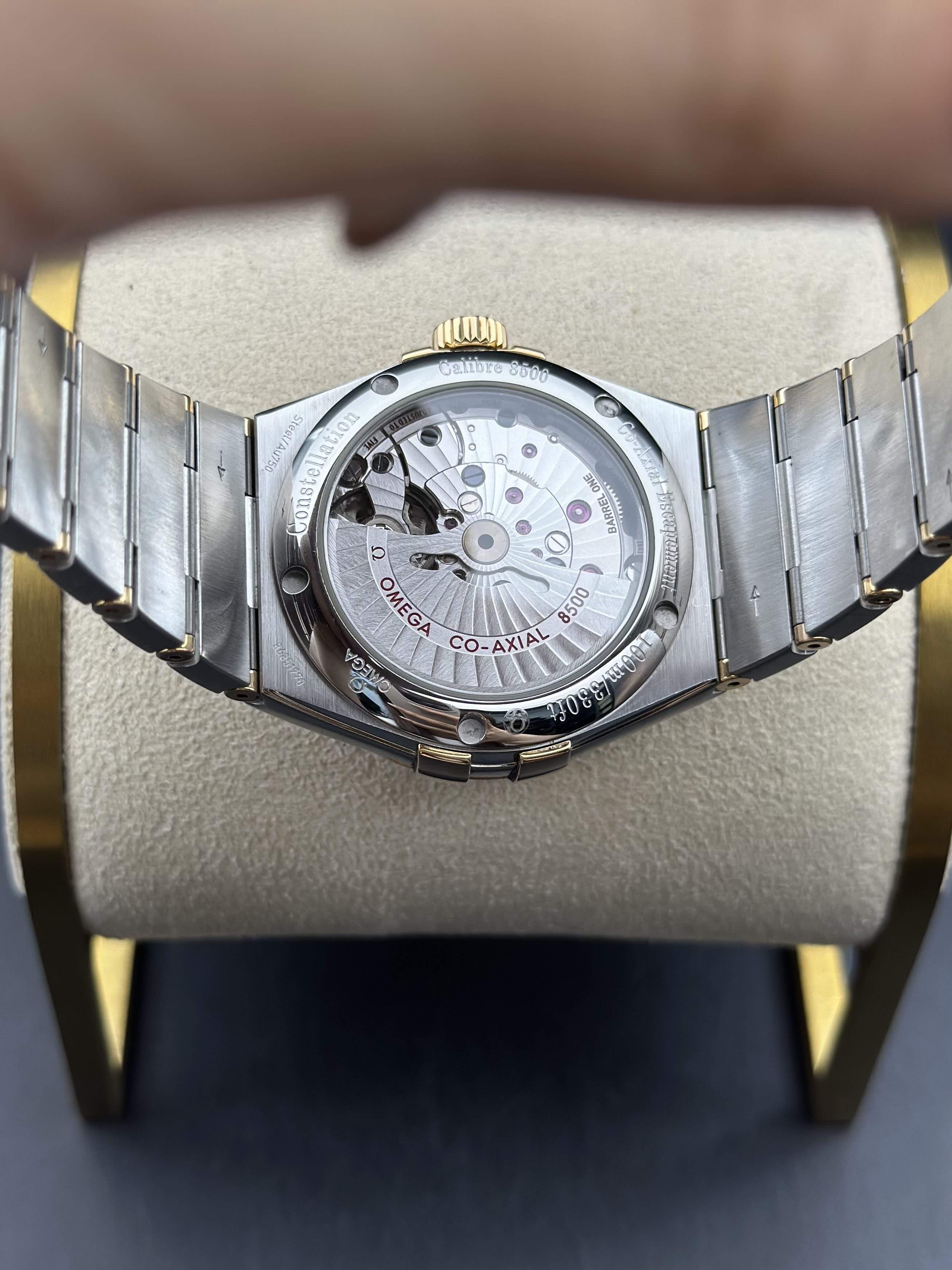 Omega 123.20.38.21.52.002 detail 6