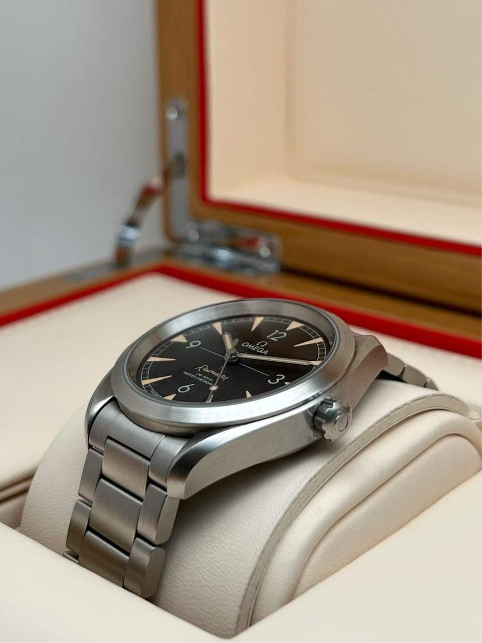 Omega 220.10.40.20.01.001 detail 4