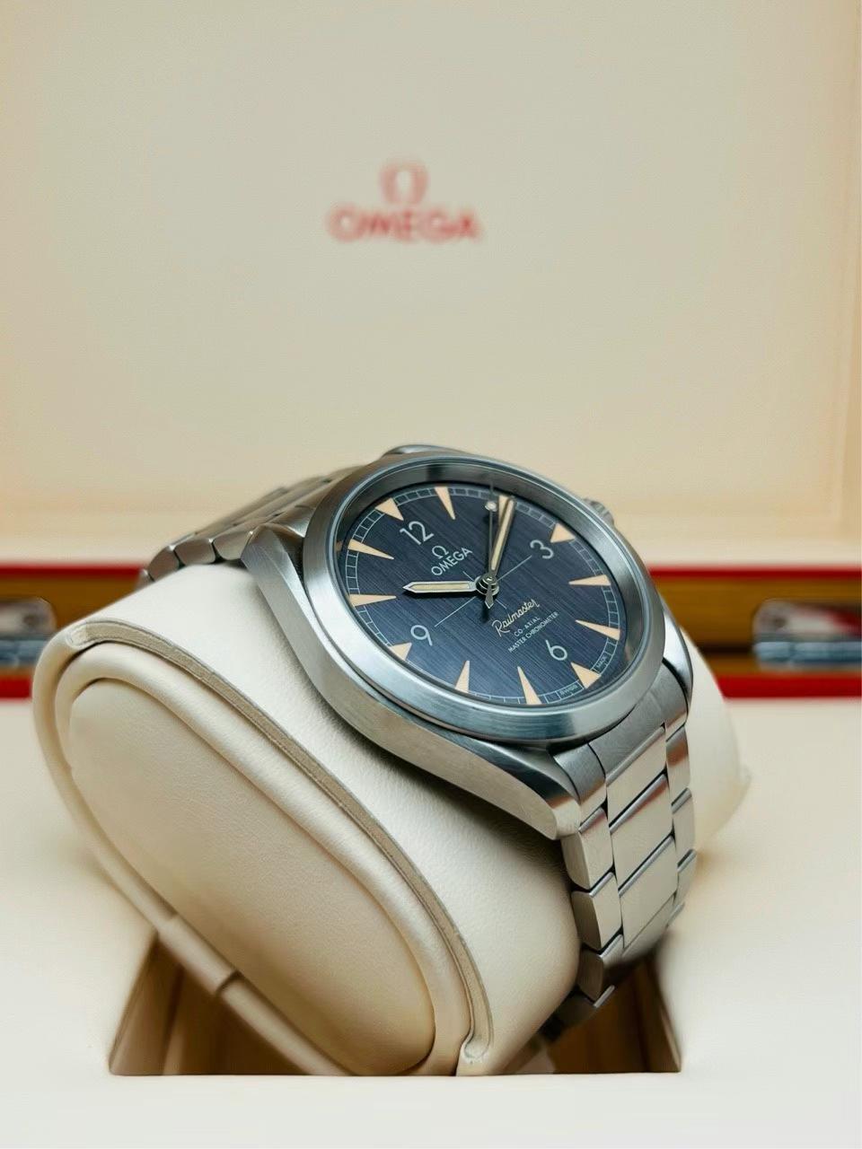Omega 220.10.40.20.01.001 detail 2
