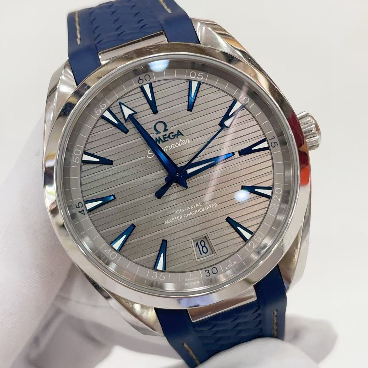 Omega 220.12.41.21.06.001 detail 7