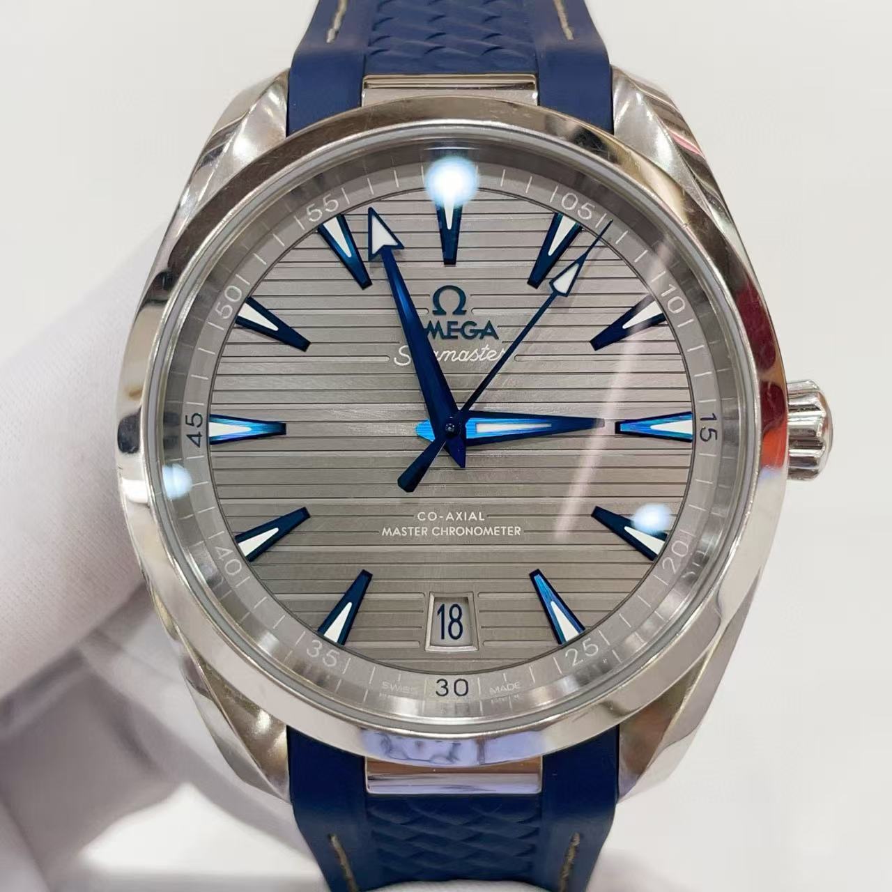 Omega 220.12.41.21.06.001 detail 6