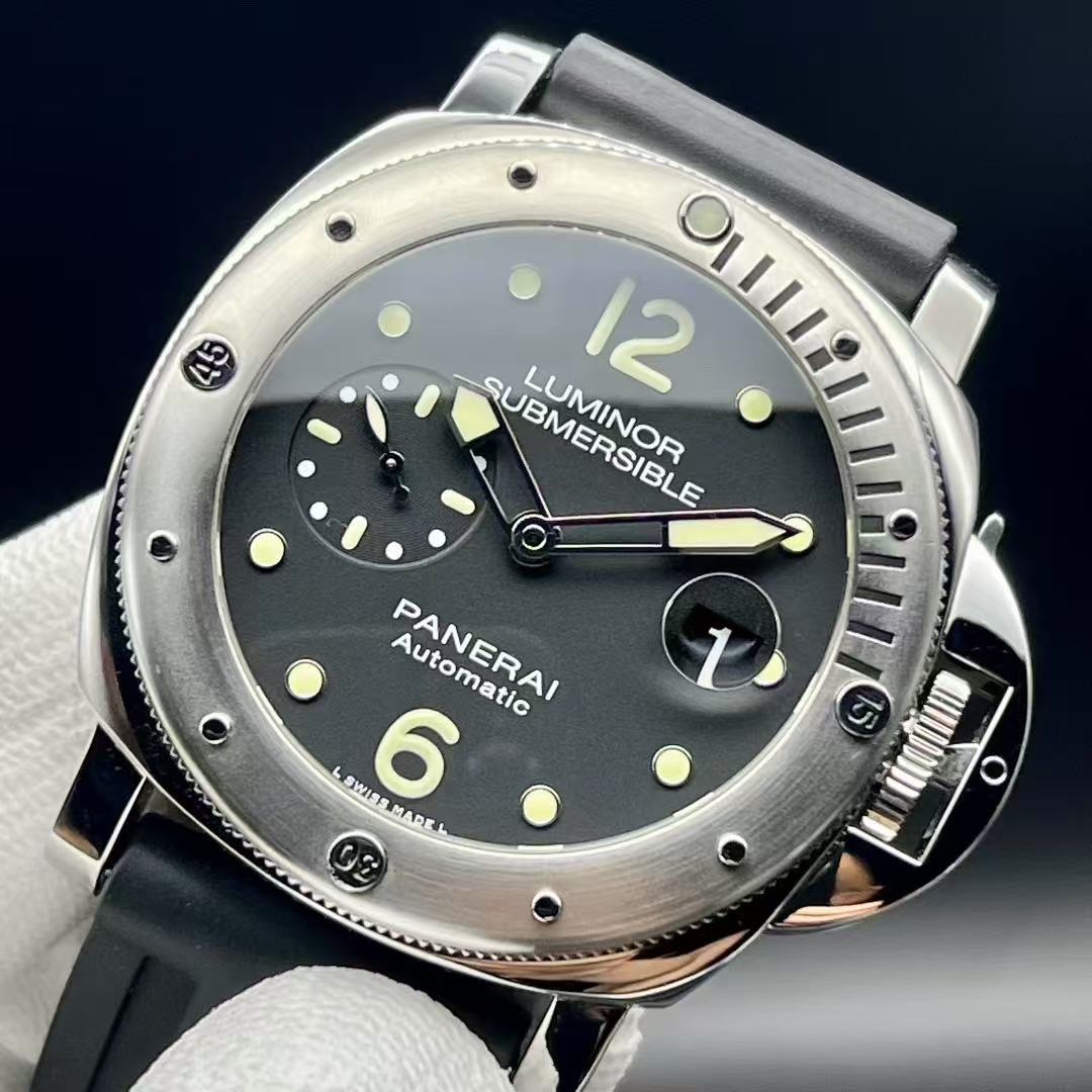 Panerai PAM01024 detail 2