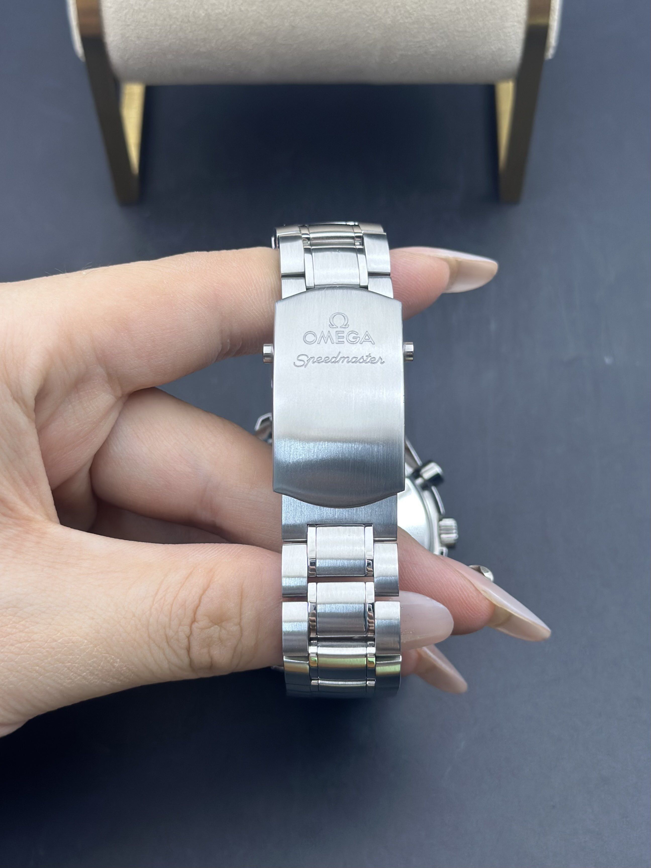 Omega 3221.30.00 detail 5