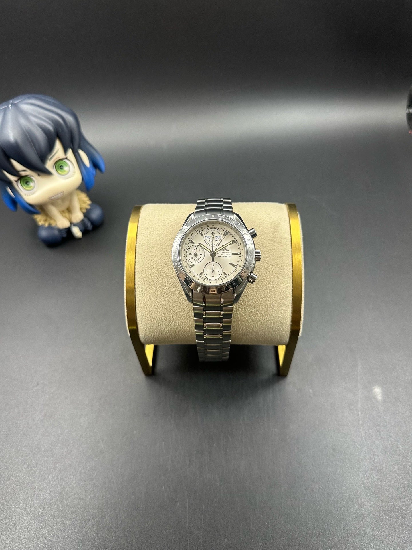 Omega 3221.30.00 detail 2