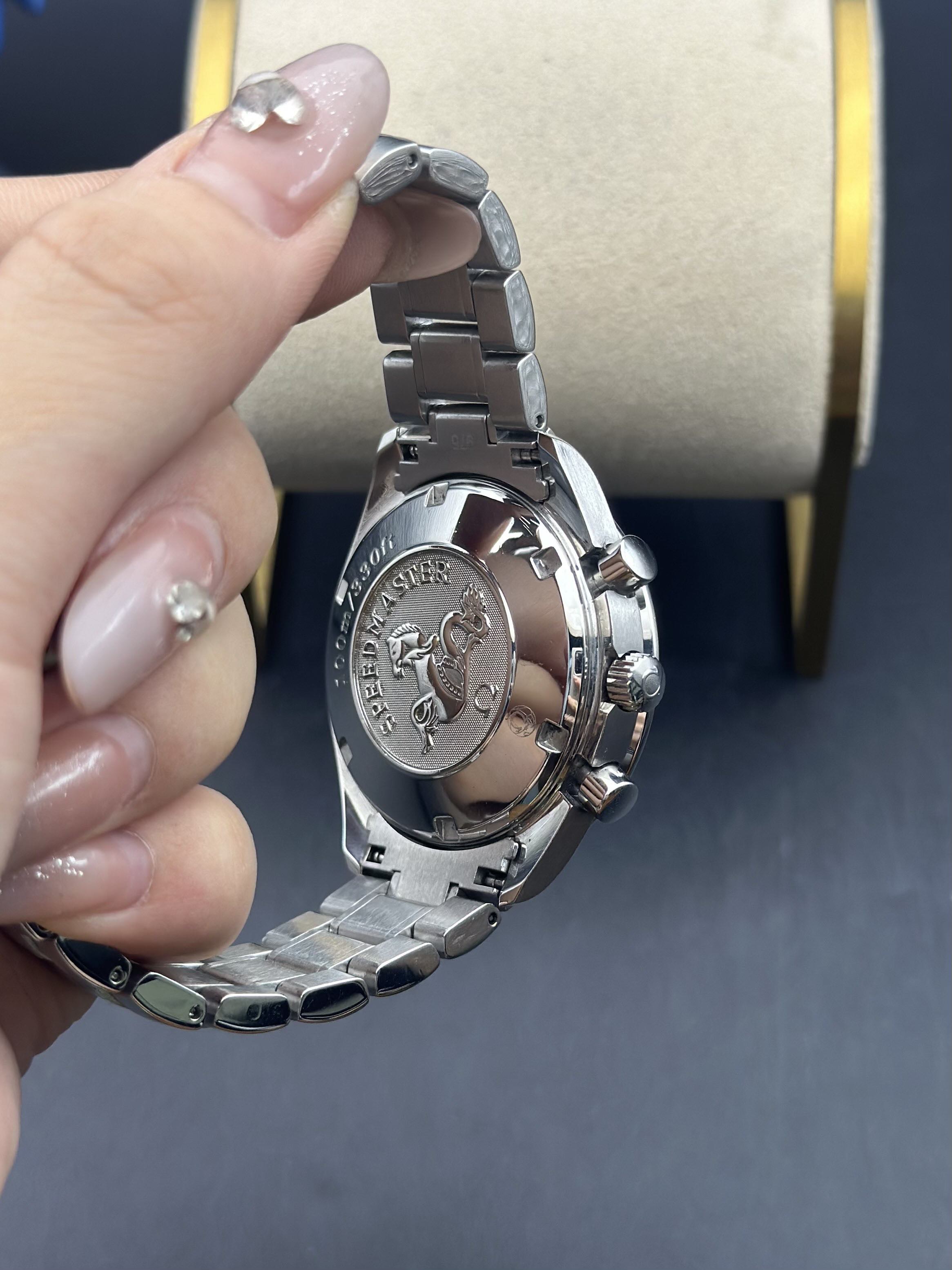 Omega 3221.30.00 detail 4