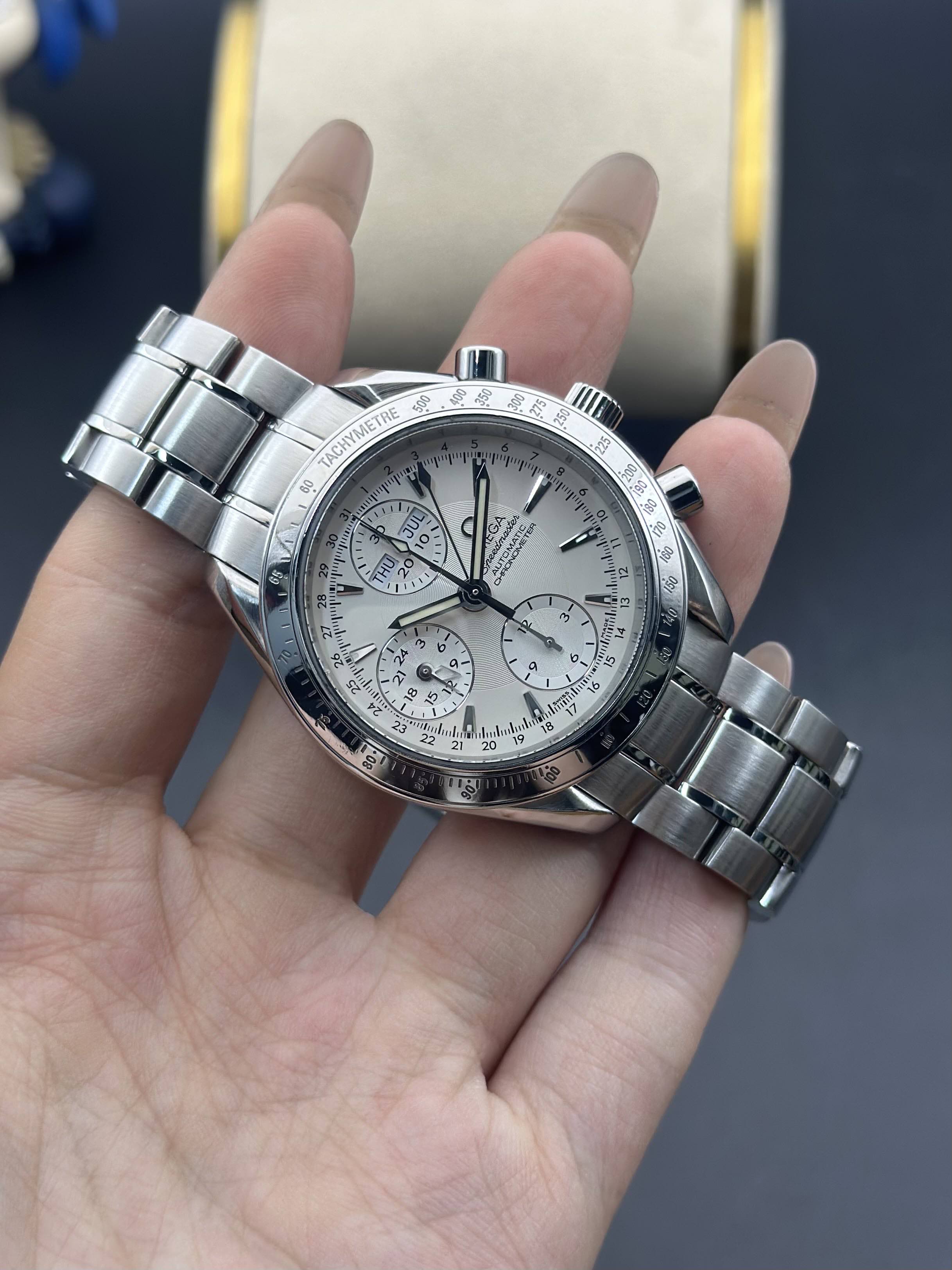 Omega 3221.30.00 detail 1