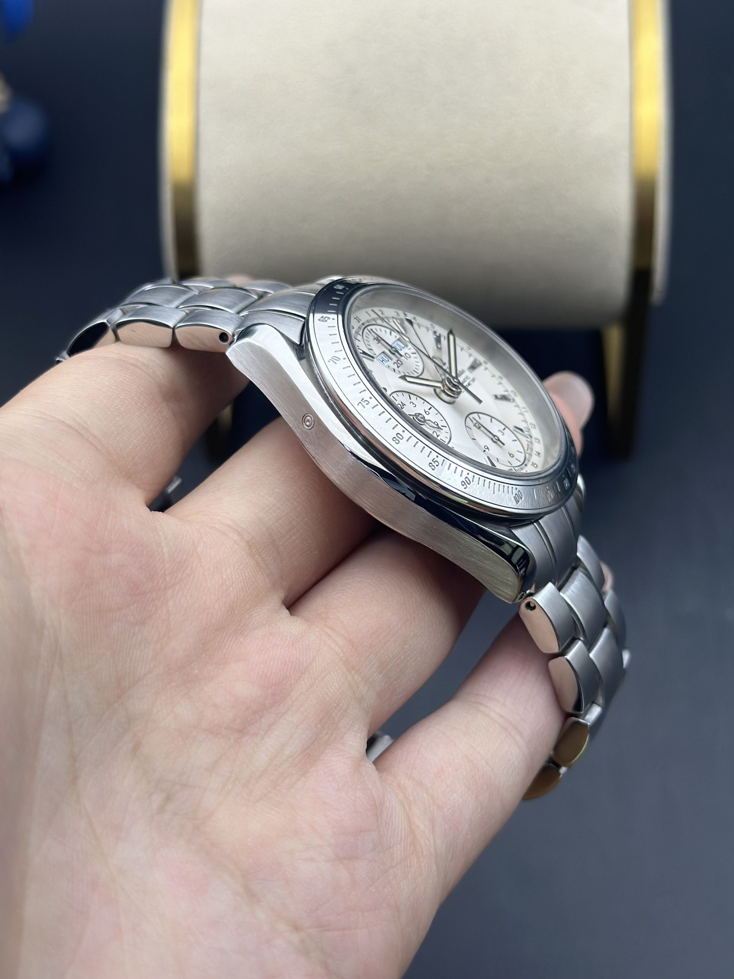 Omega 3221.30.00 detail 3