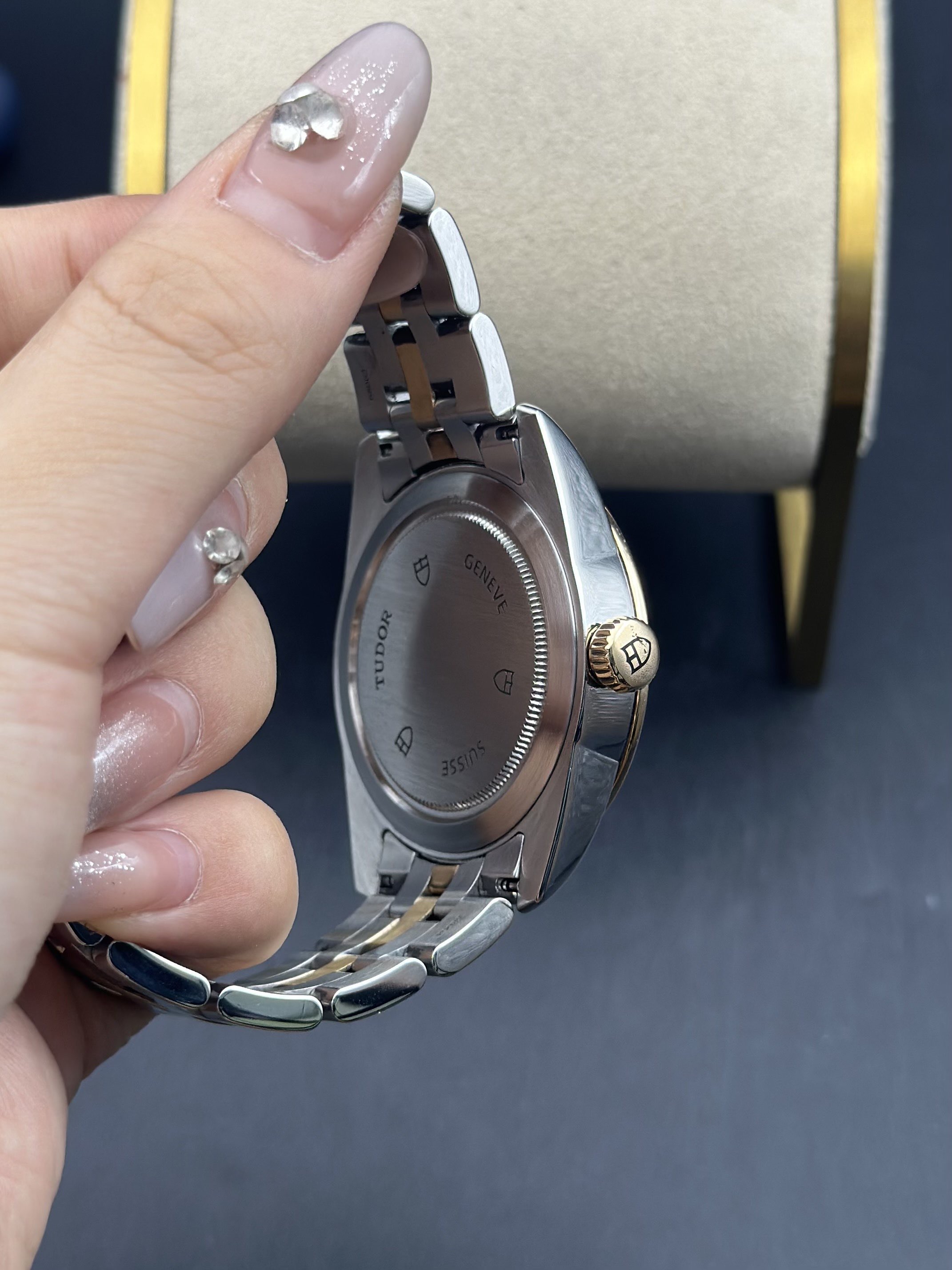 Tudor m56003-0004 detail 4