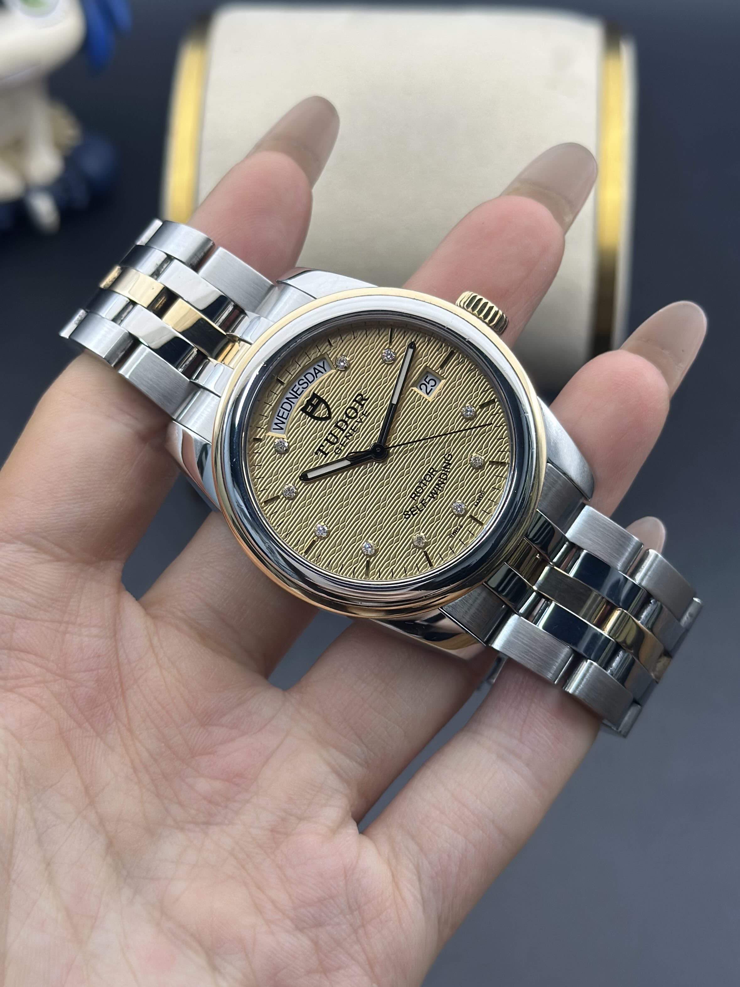 Tudor m56003-0004 detail 1