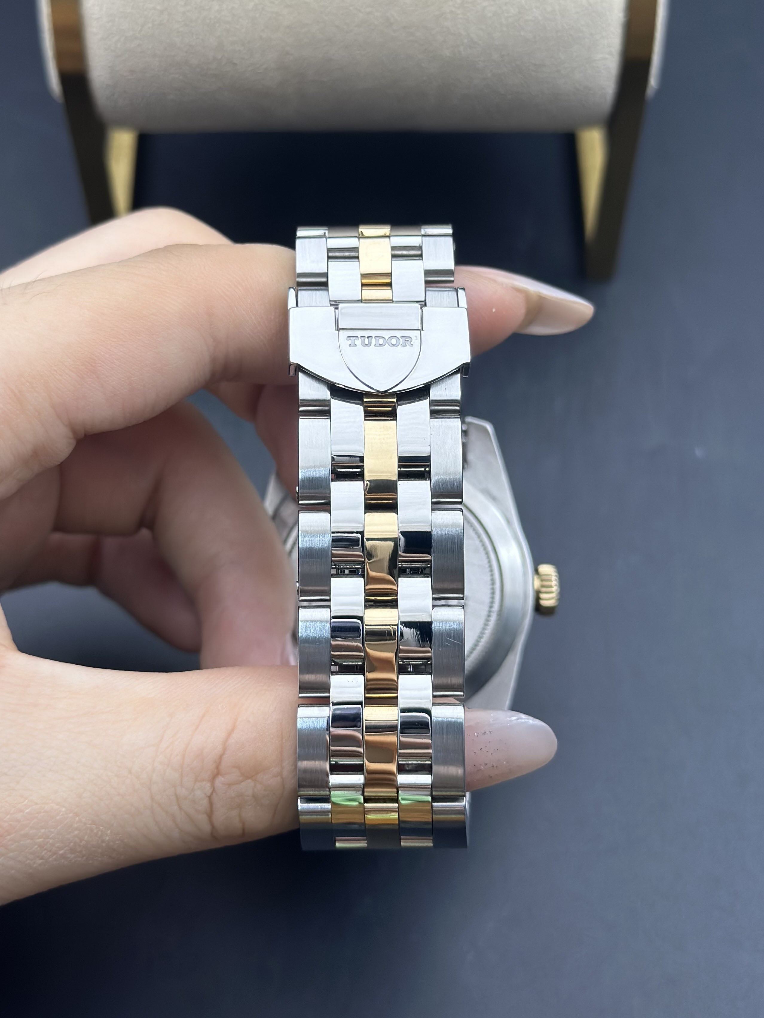 Tudor m56003-0004 detail 5