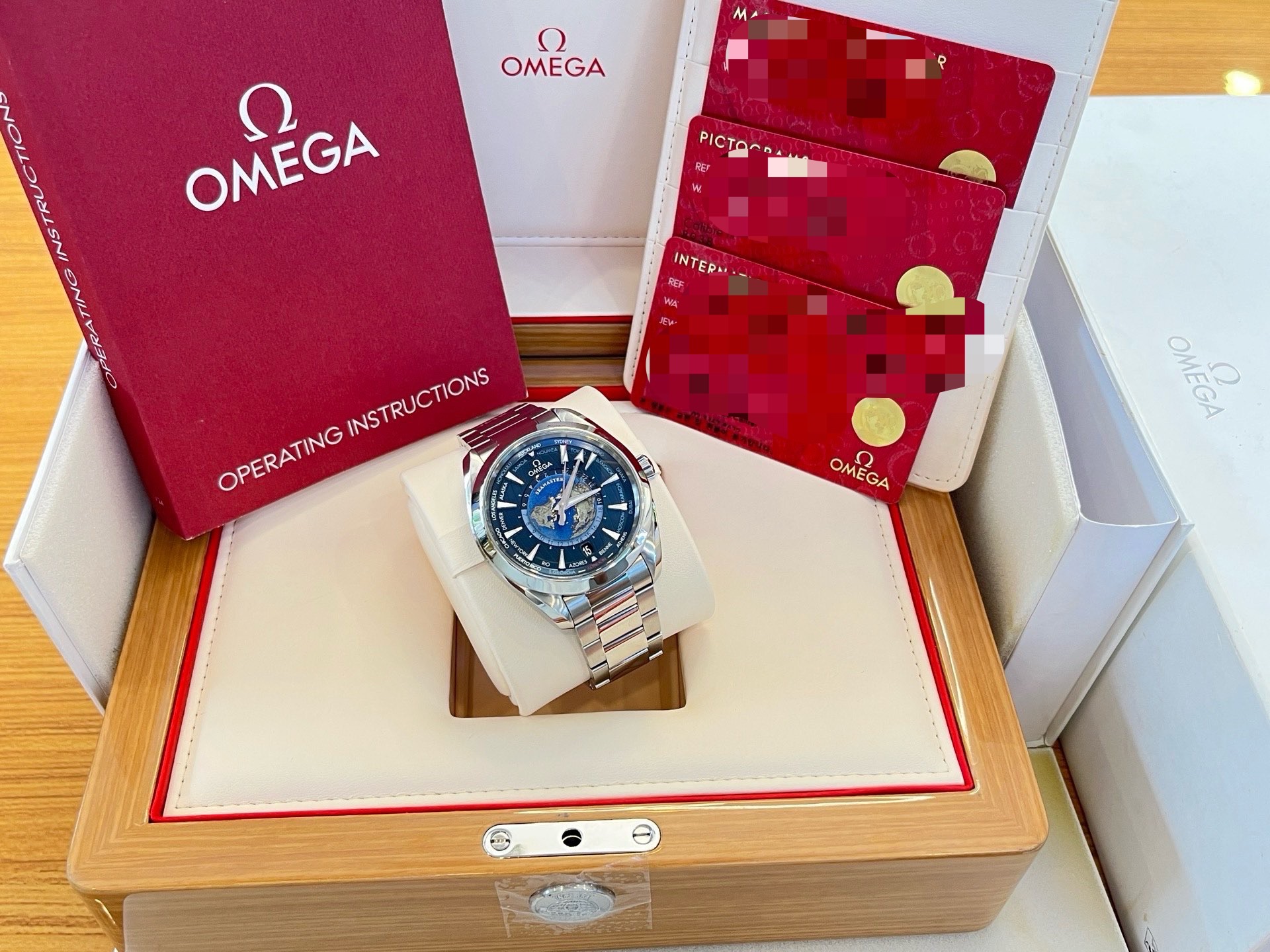 Omega 220.10.43.22.03.001 detail 5