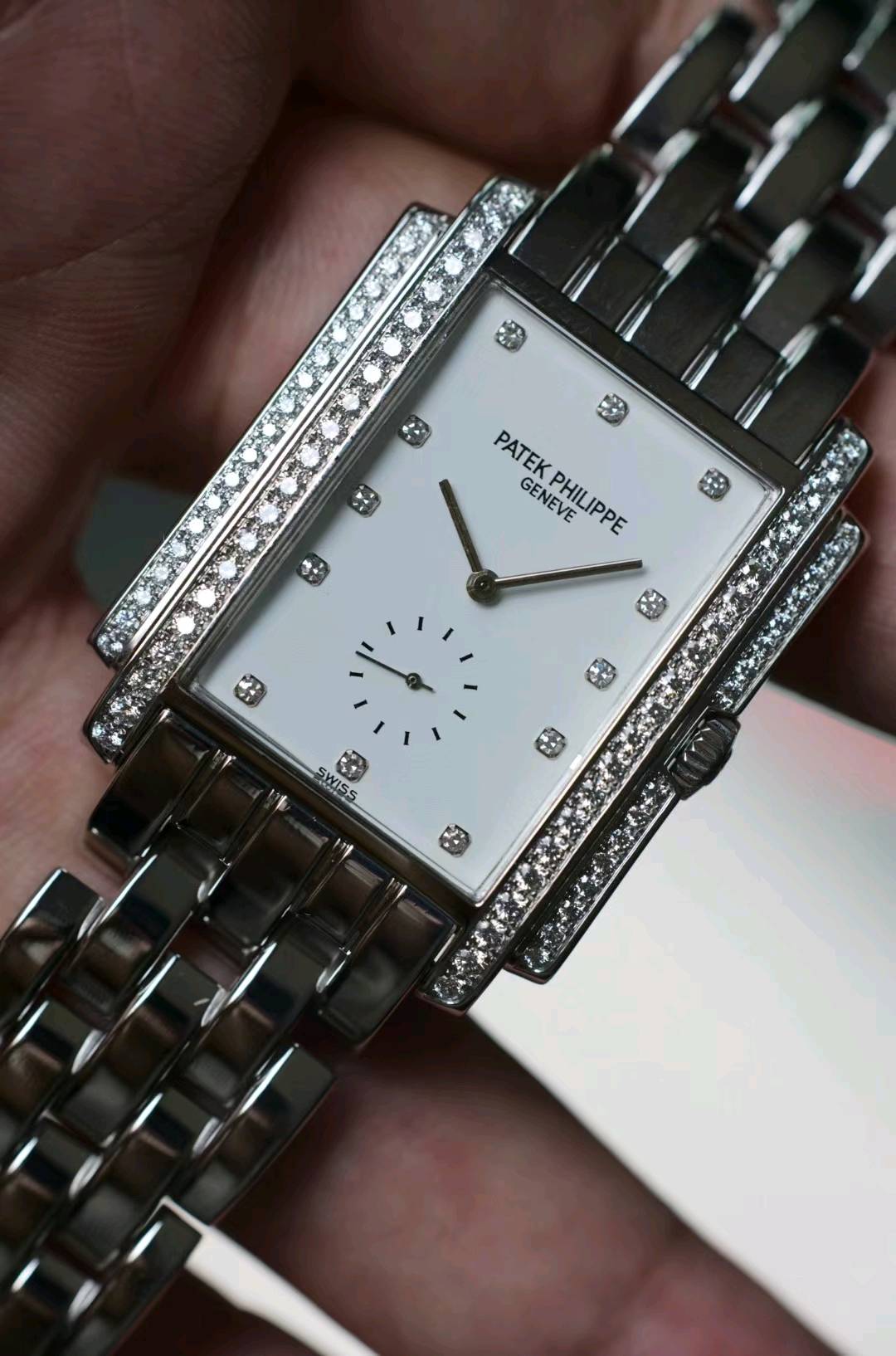 Patek Philippe 5025 / 1G-001 detail 1