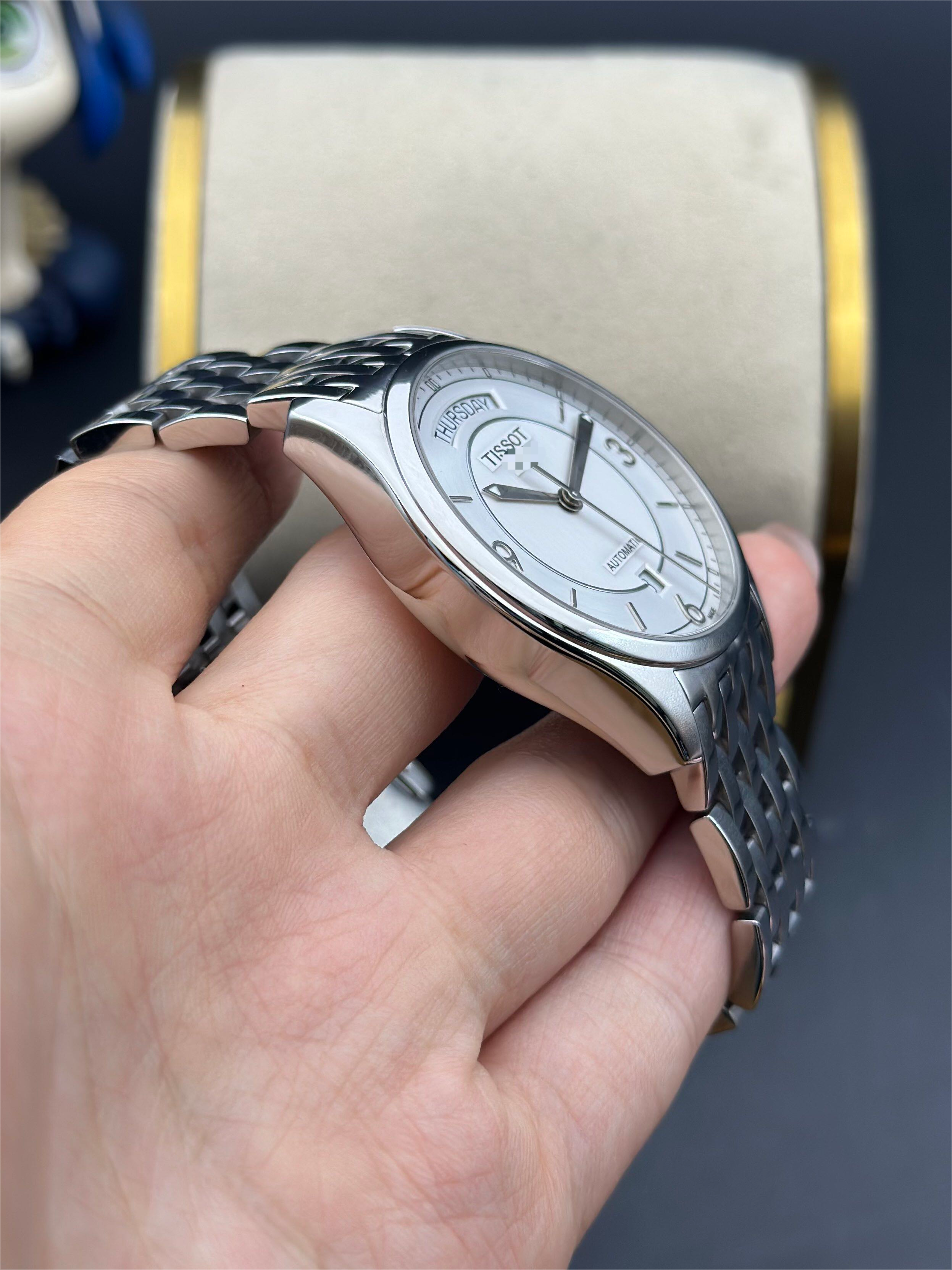 Tissot T038.430.11.037.00 detail 2
