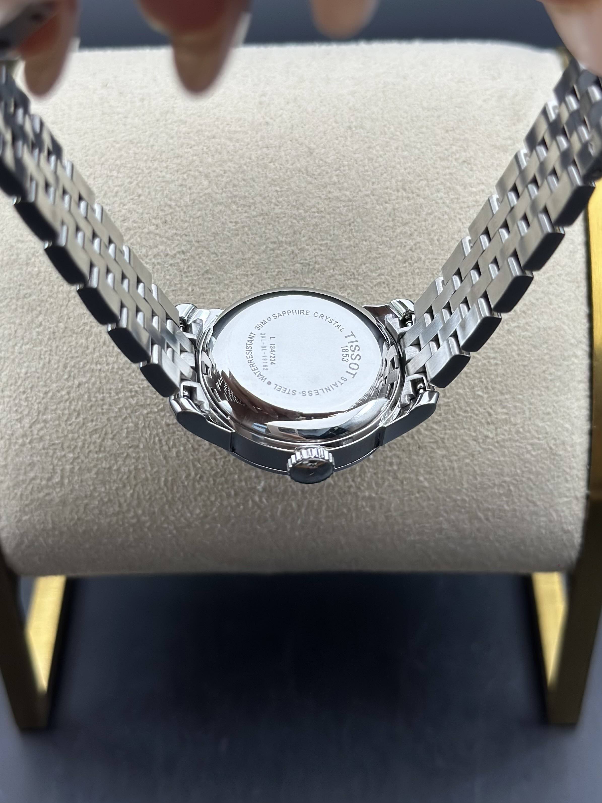 Tissot T41.1.183.33 detail 5
